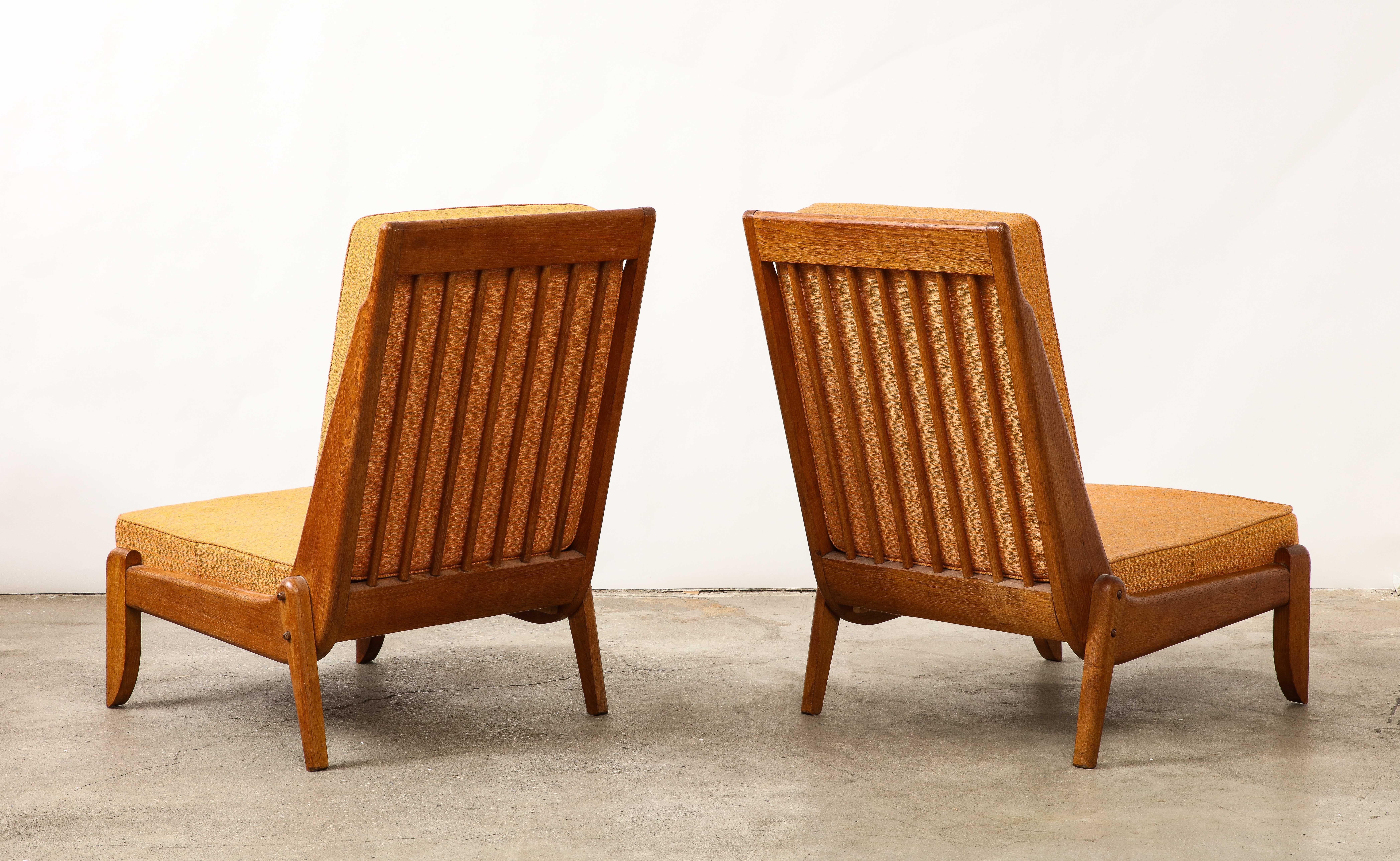 Guillerme et Chambron Oak Lounge Chair with Sculptural Legs, France, c. 1960 For Sale 3