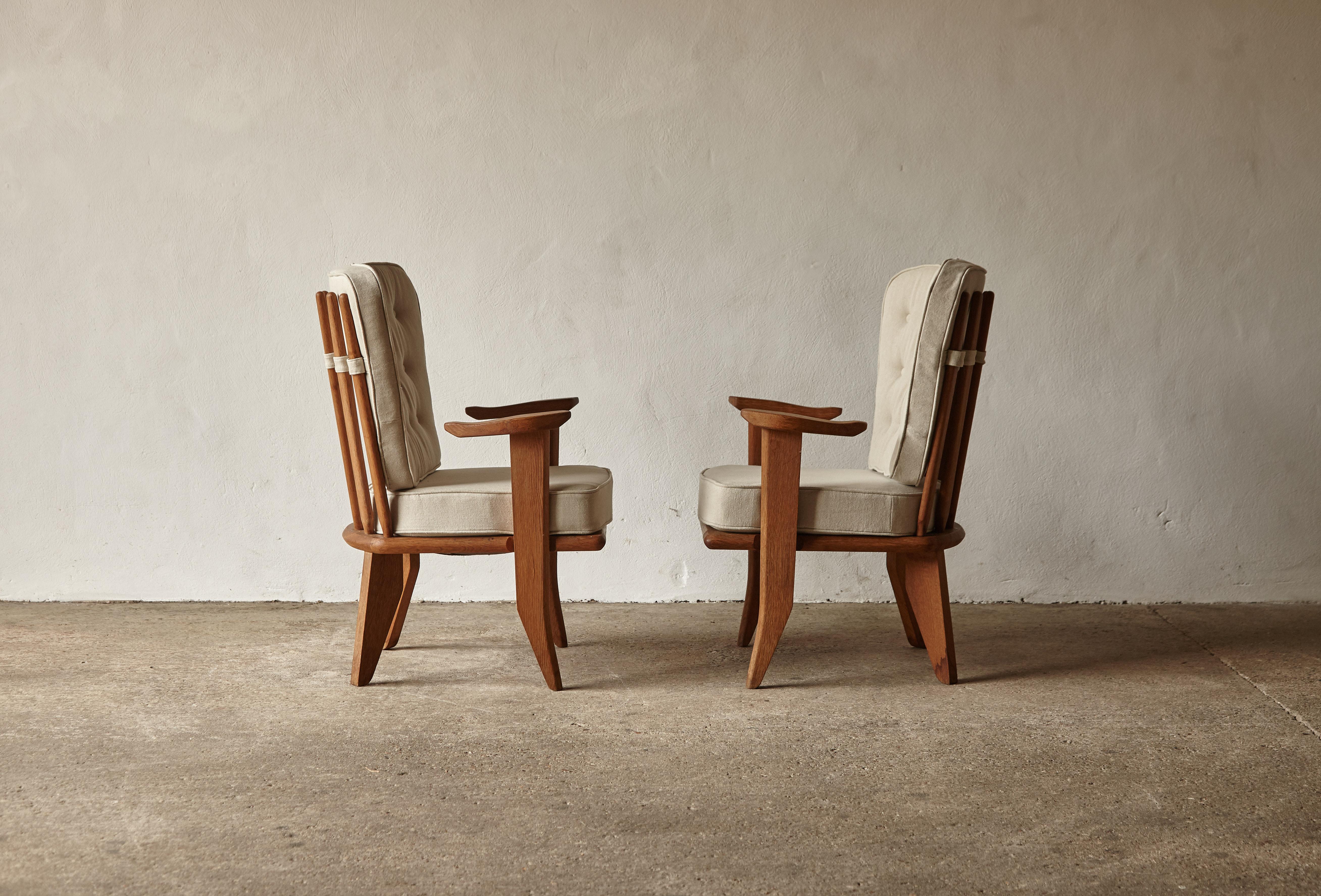 Fauteuils de salon en chêne Guillerme et Chambron, France, années 1960 en vente 1