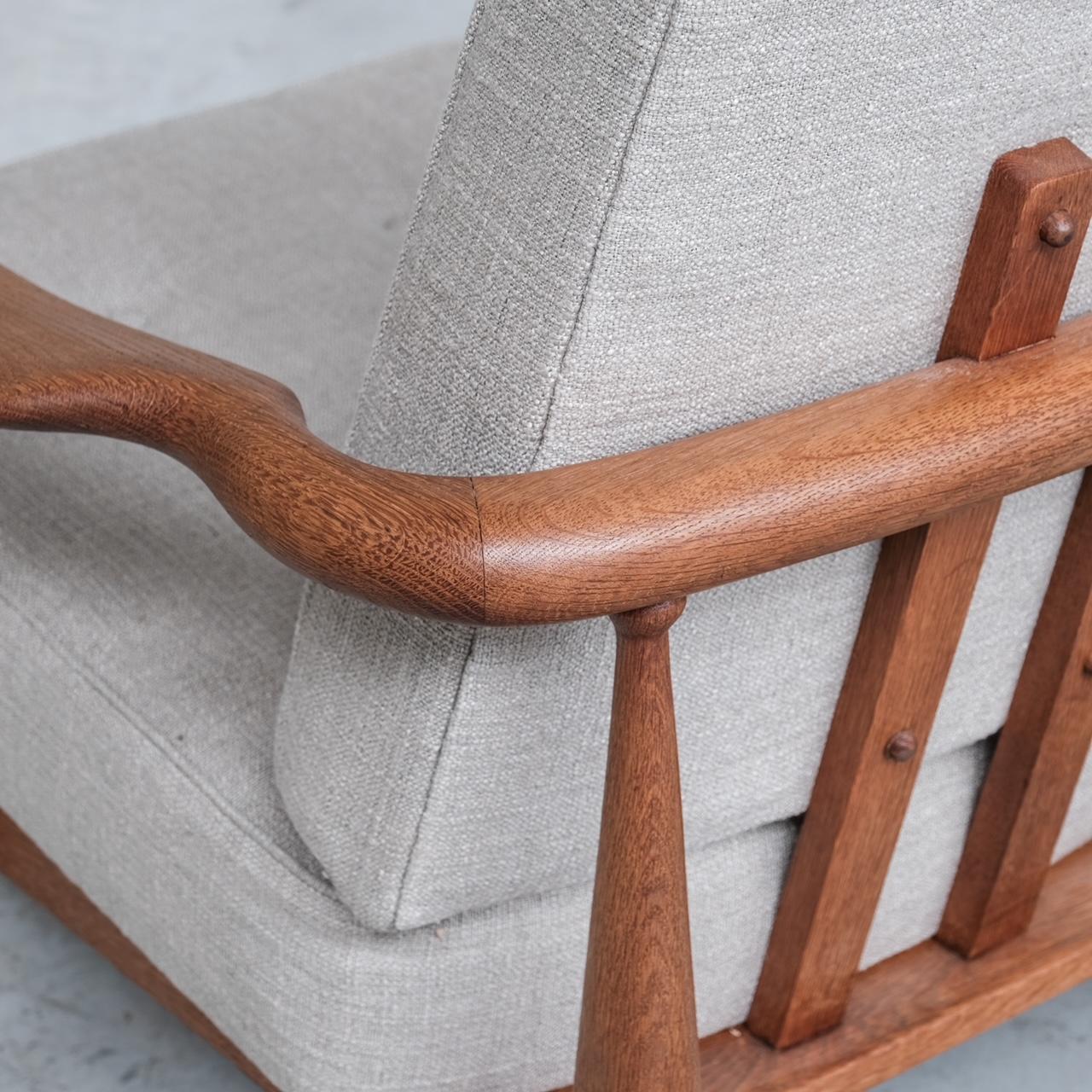 Guillerme et Chambron Oak Oak Mid-Century French Upholstered Armchair (Fauteuil tapissé en chêne) en vente 4