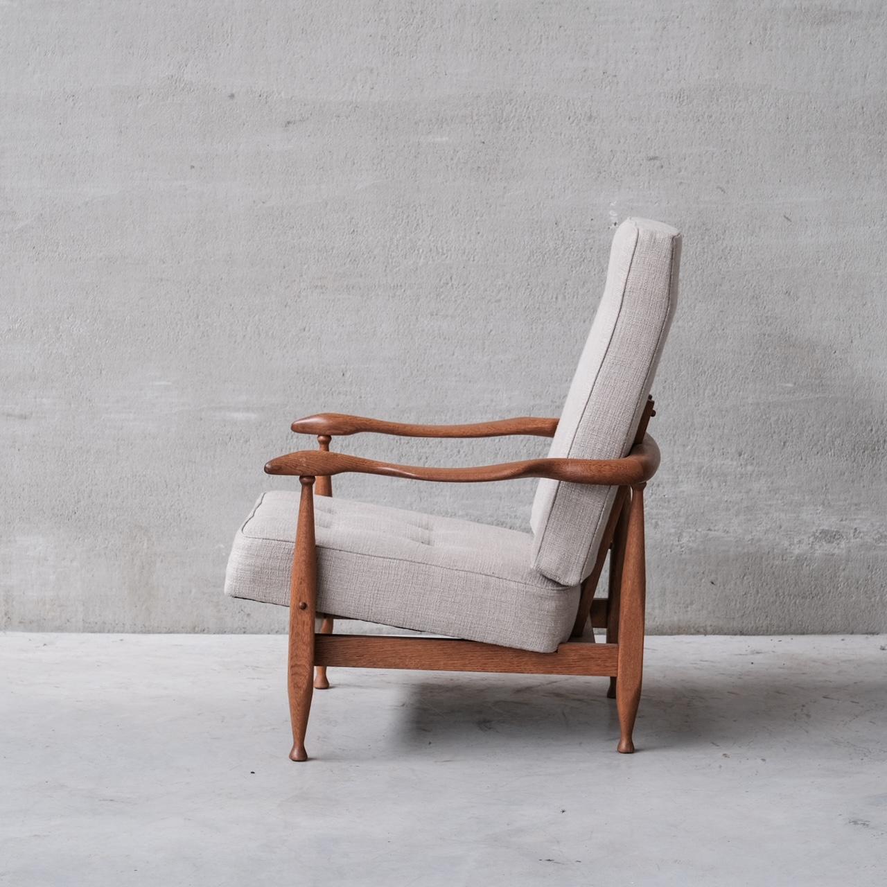Français Guillerme et Chambron Oak Oak Mid-Century French Upholstered Armchair (Fauteuil tapissé en chêne) en vente