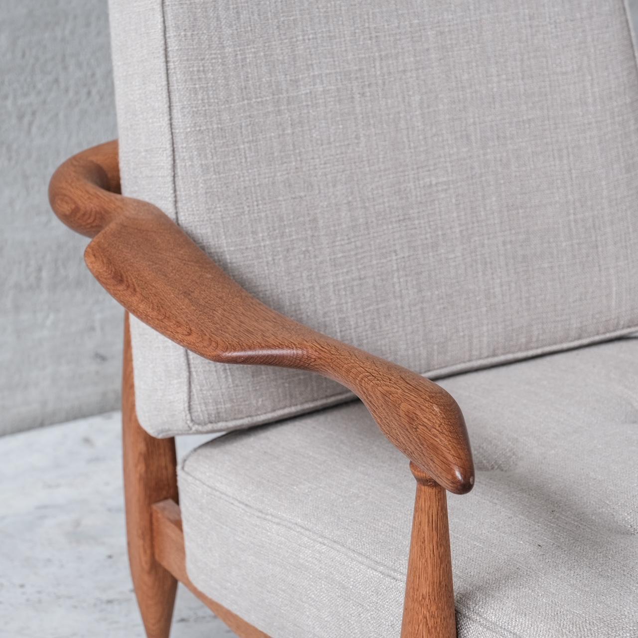 Chêne Guillerme et Chambron Oak Oak Mid-Century French Upholstered Armchair (Fauteuil tapissé en chêne) en vente