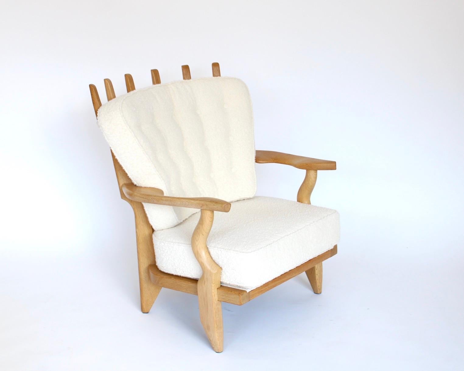 Gullerme et Chambron or Guillerme and Chambron single extraordinary French vintage circa 1950 Petite Repos high back lounge chair in solid blonde oak with the typical characteristic long finger motif at the backs for Votre Maison. 
This highly