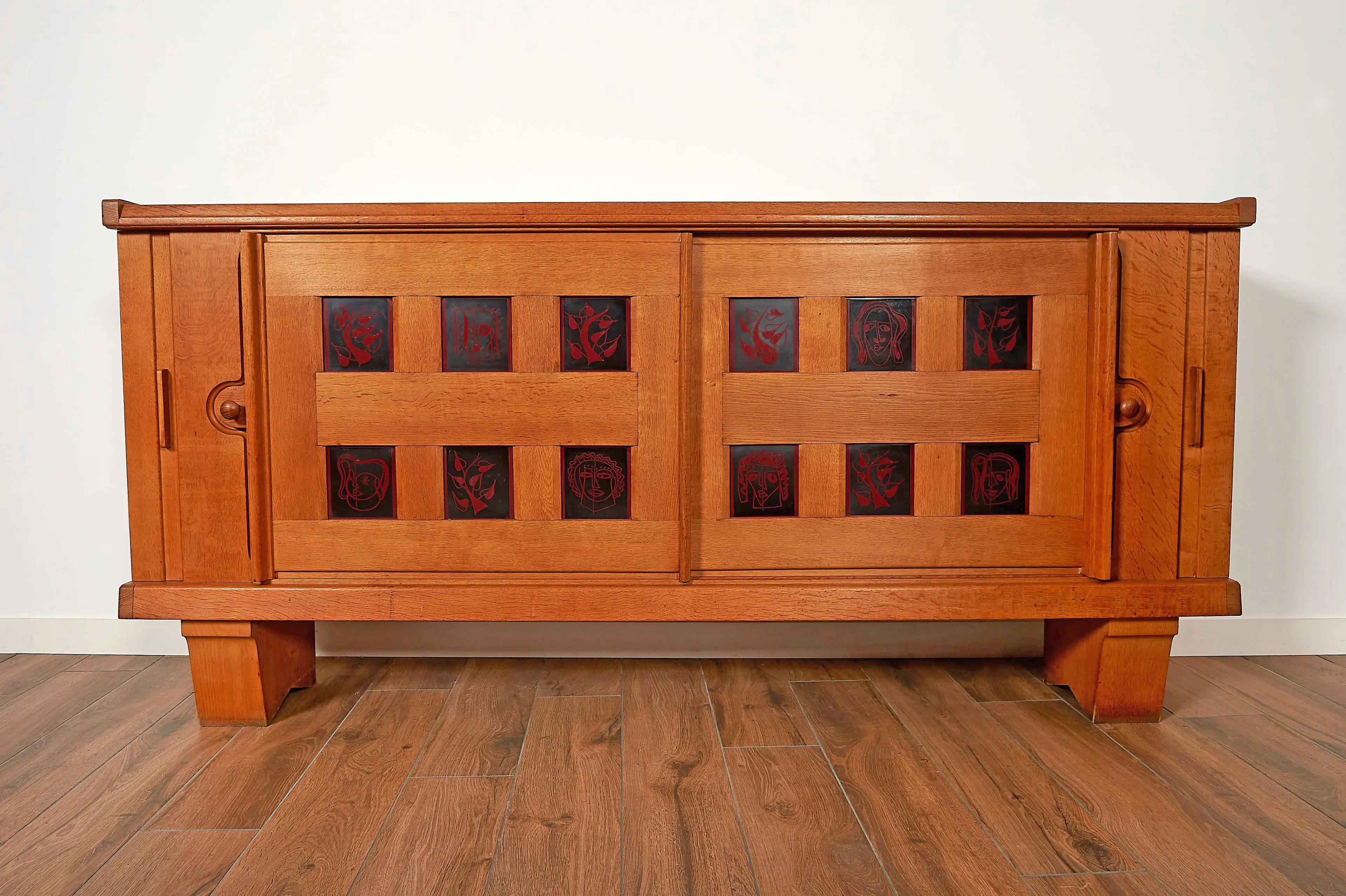Guillerme et Chambron, Oak Sideboard Edition Votre Maison, circa 1950-1960 In Good Condition For Sale In Saint-Ouen, FR