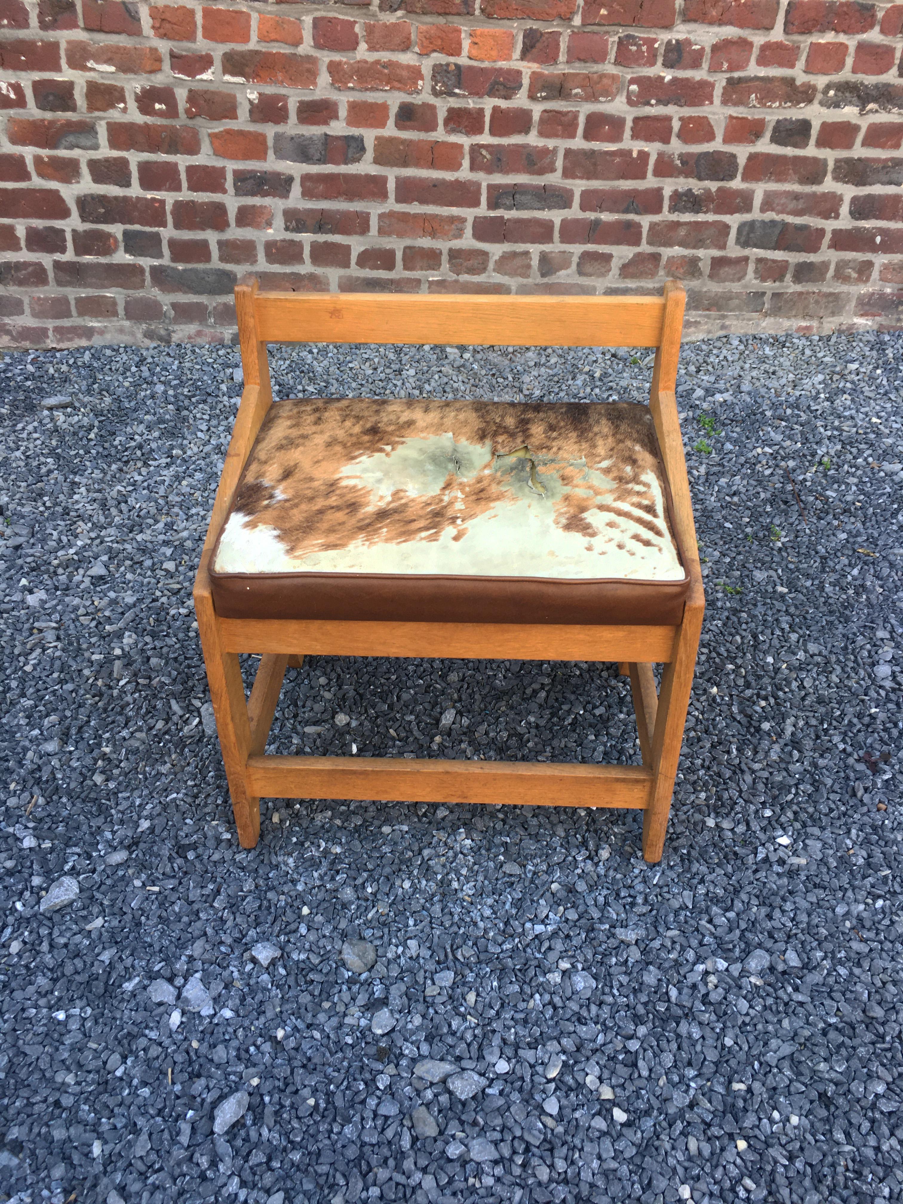 Guillerme et Chambron, oak stool. Edition Votre Maison, circa 1970
original fabric in average condition.