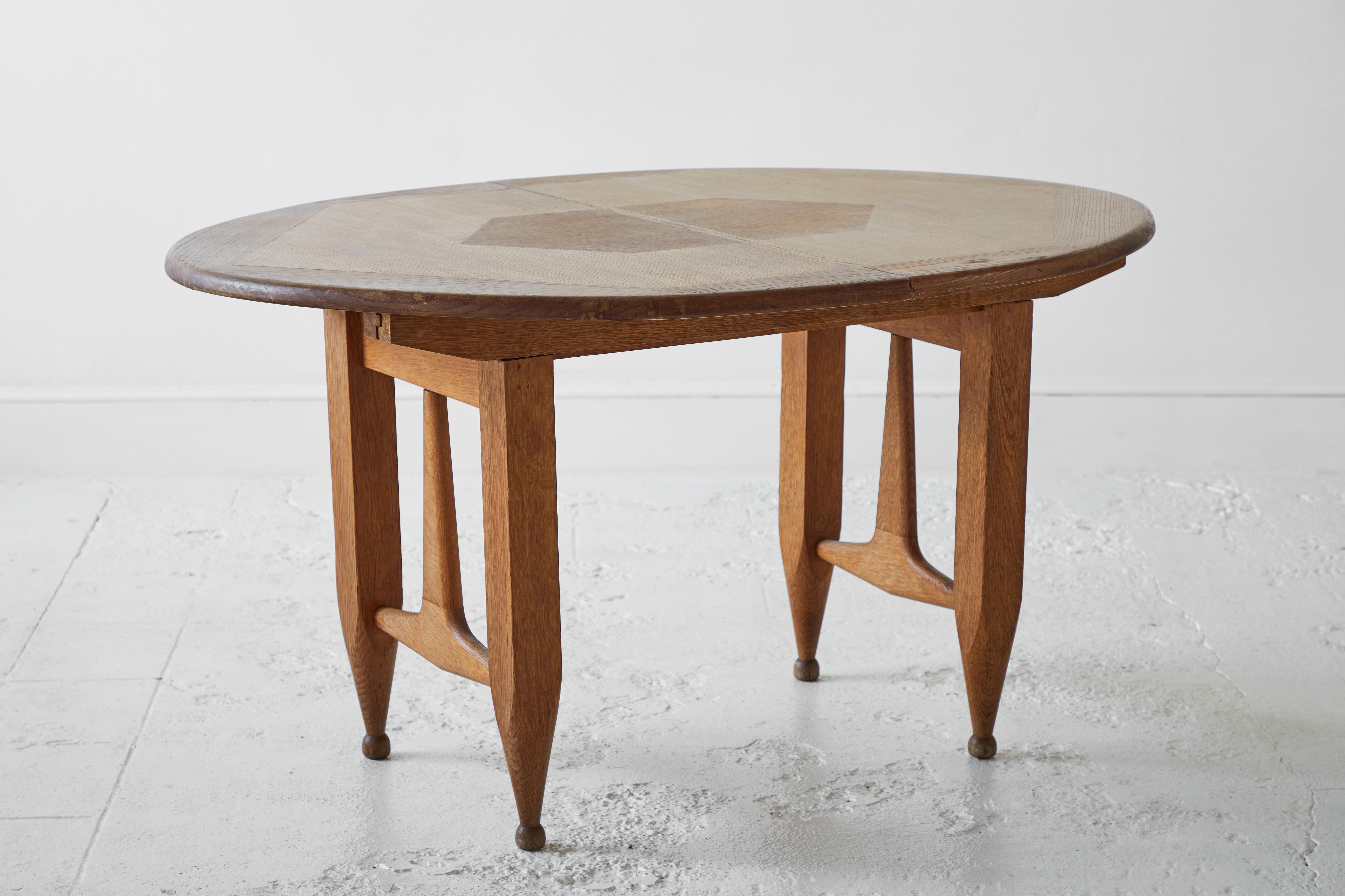Guillerme et Chambron, extendable dining table, oak, 1960s.

Oval shaped dining table with inlayed top. This extendable table in solid oak comes with two optional leaves, which makes it a very versatile item. The sculptural two legged base has the