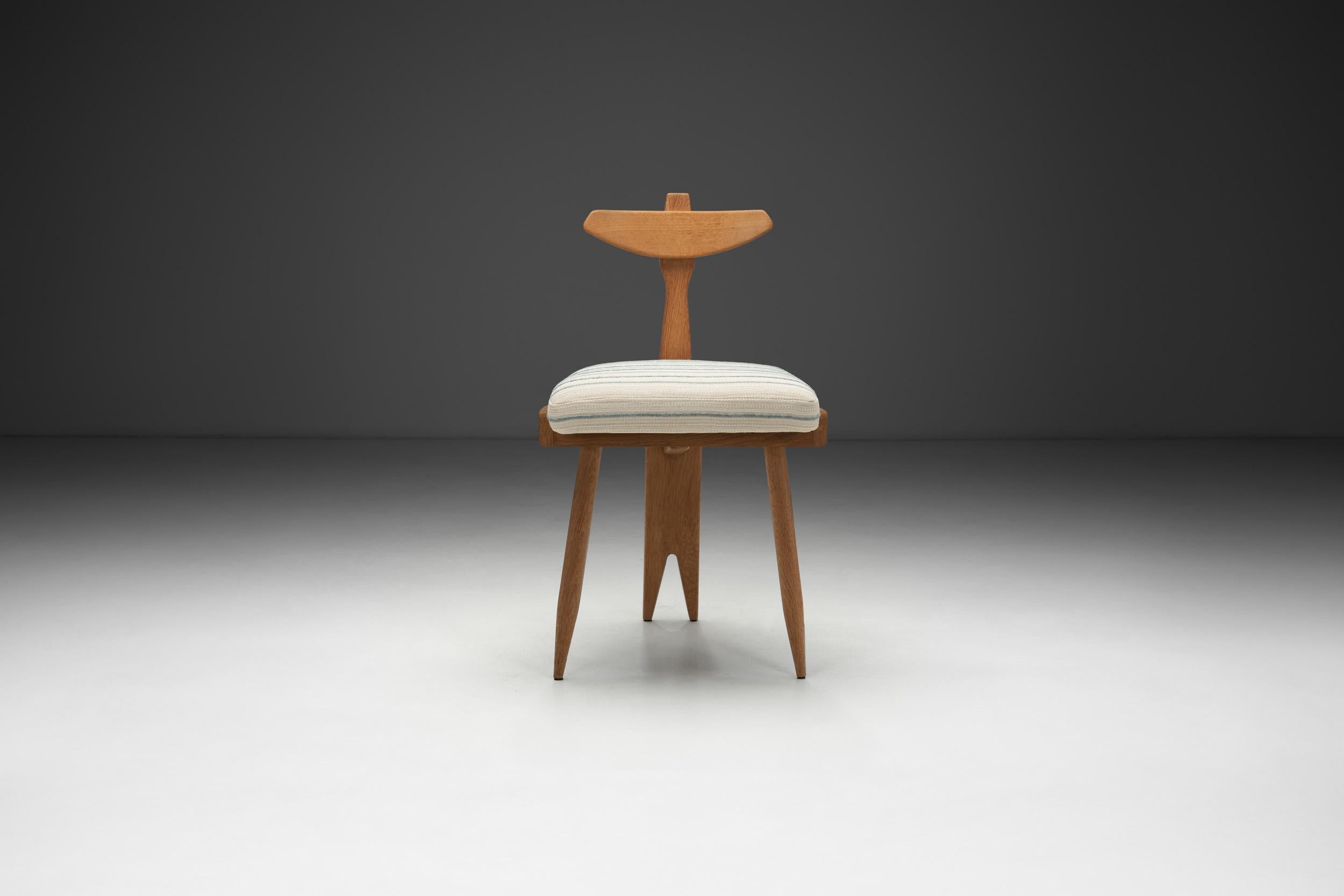 Mid-Century Modern Guillerme et Chambron Oak Tripod Stool for Votre Maison, France ca 1950s For Sale