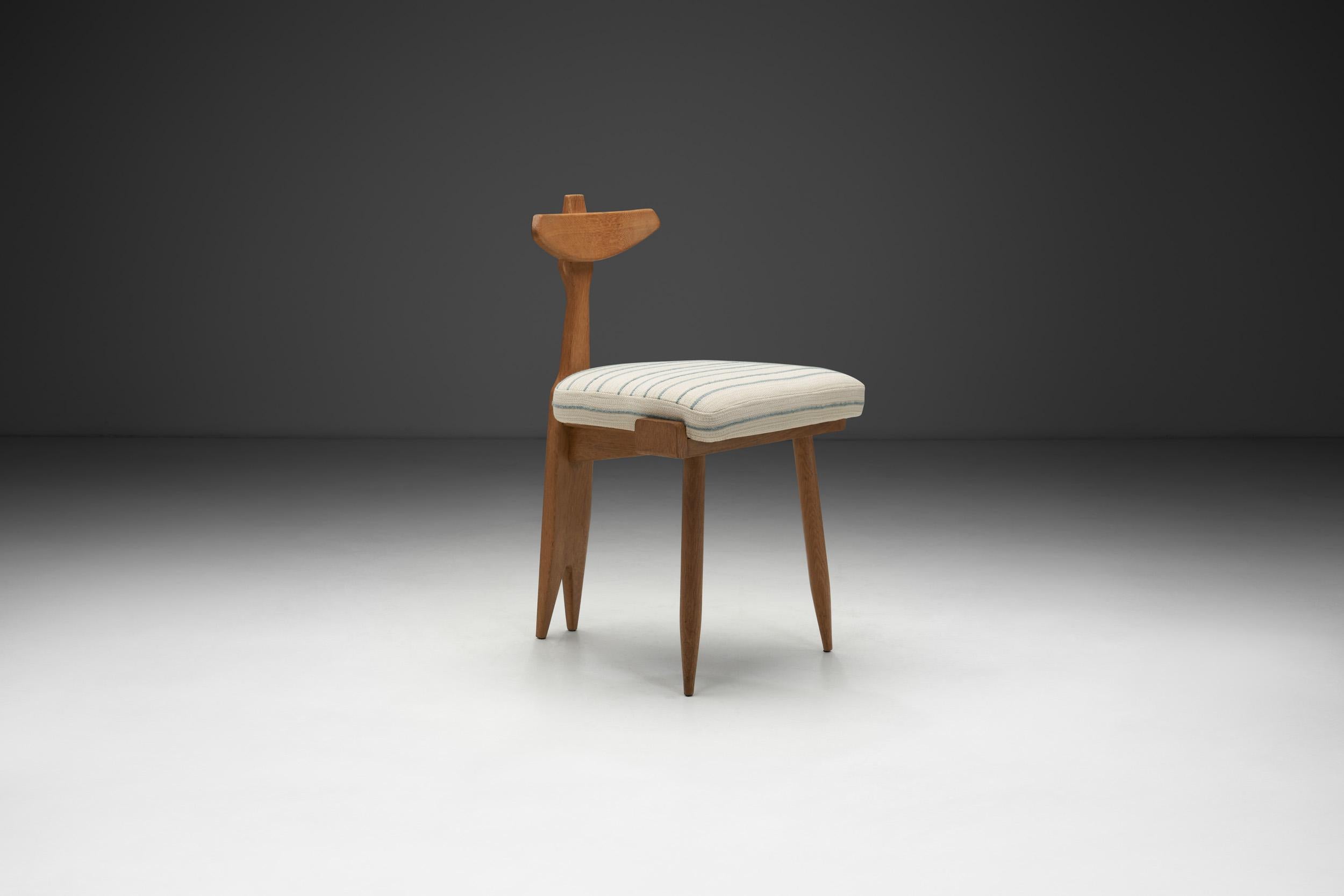 Guillerme et Chambron Oak Tripod Stool for Votre Maison, France ca 1950s In Good Condition For Sale In Utrecht, NL