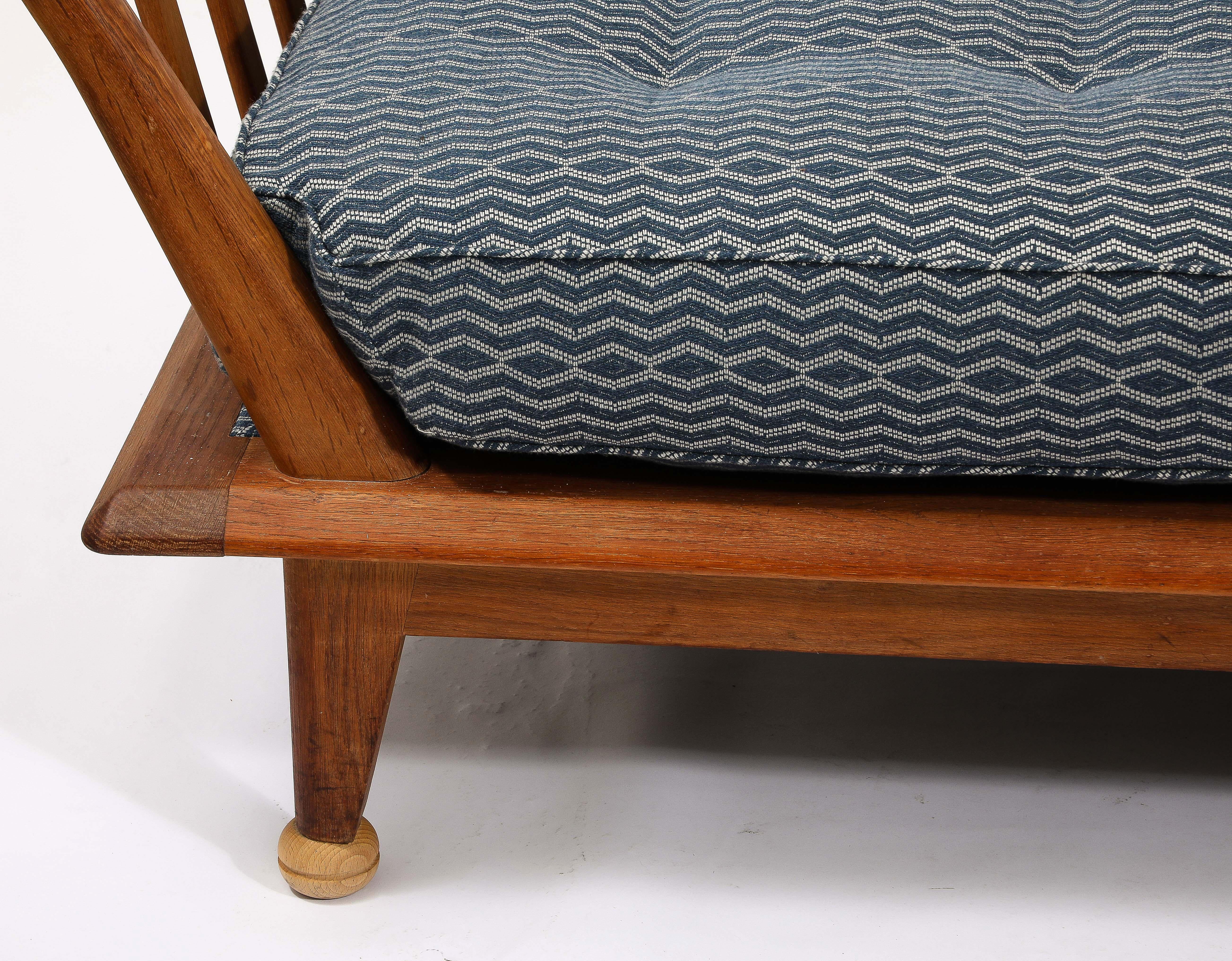 XX secolo Letto da giorno imbottito in Oak di Guillerme et Chambron, Francia, anni '50