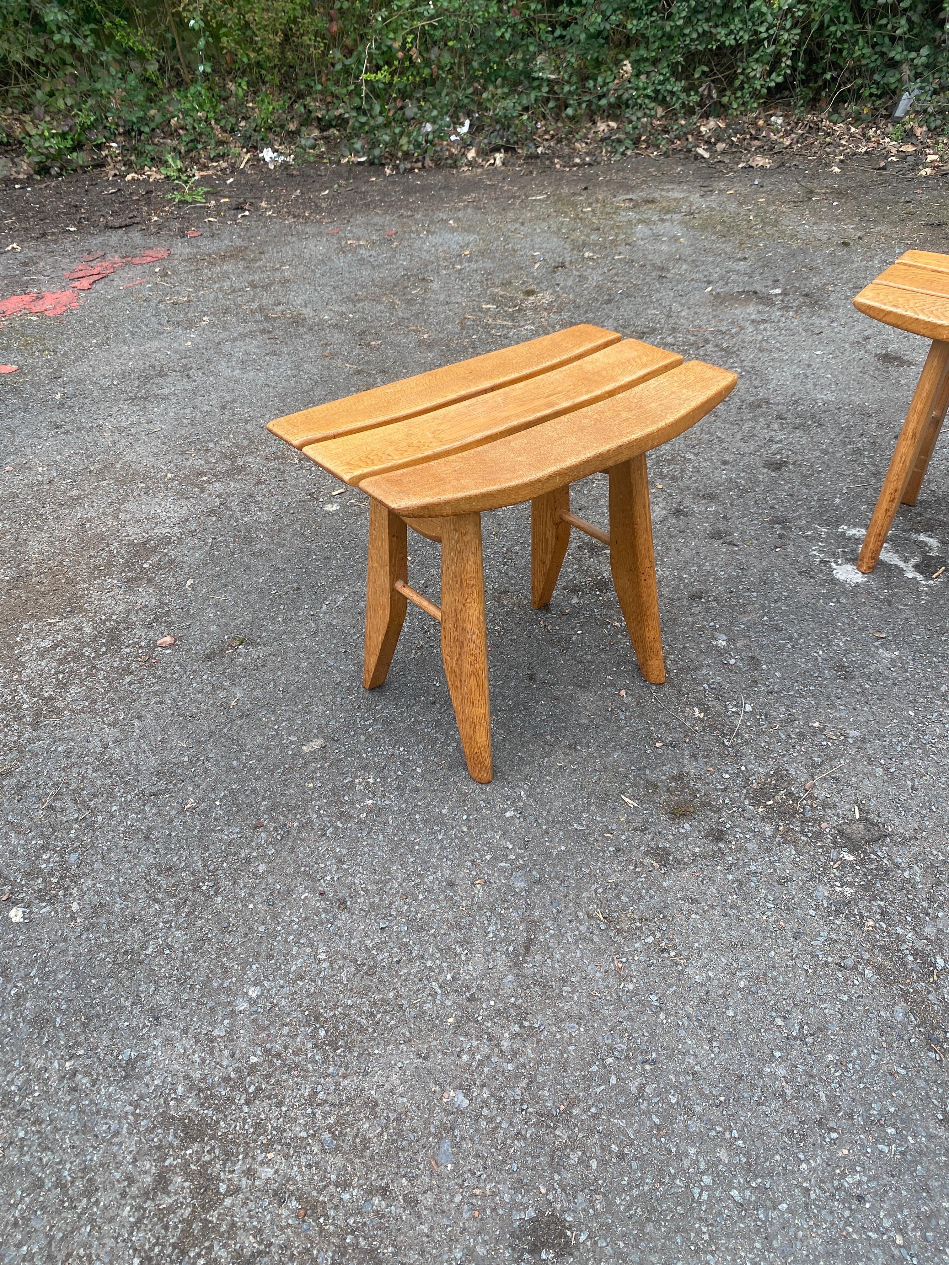 Mid-Century Modern Guillerme et Chambron, Pair of 1970 Oak stools Edited by Votre Maison en vente