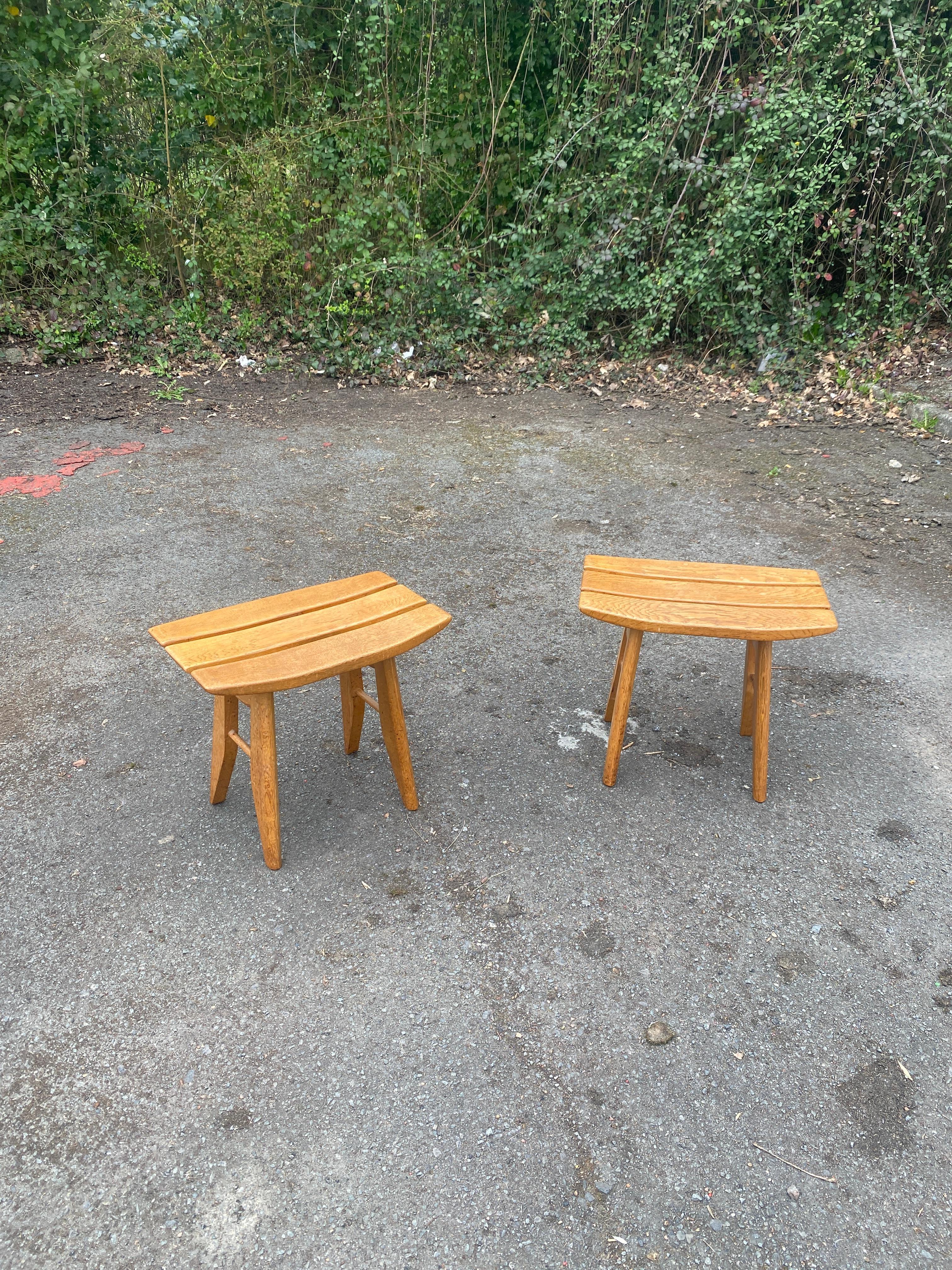 Guillerme et Chambron, Pair of 1970 Oak stools Edited by Votre Maison Bon état - En vente à Mouscron, WHT
