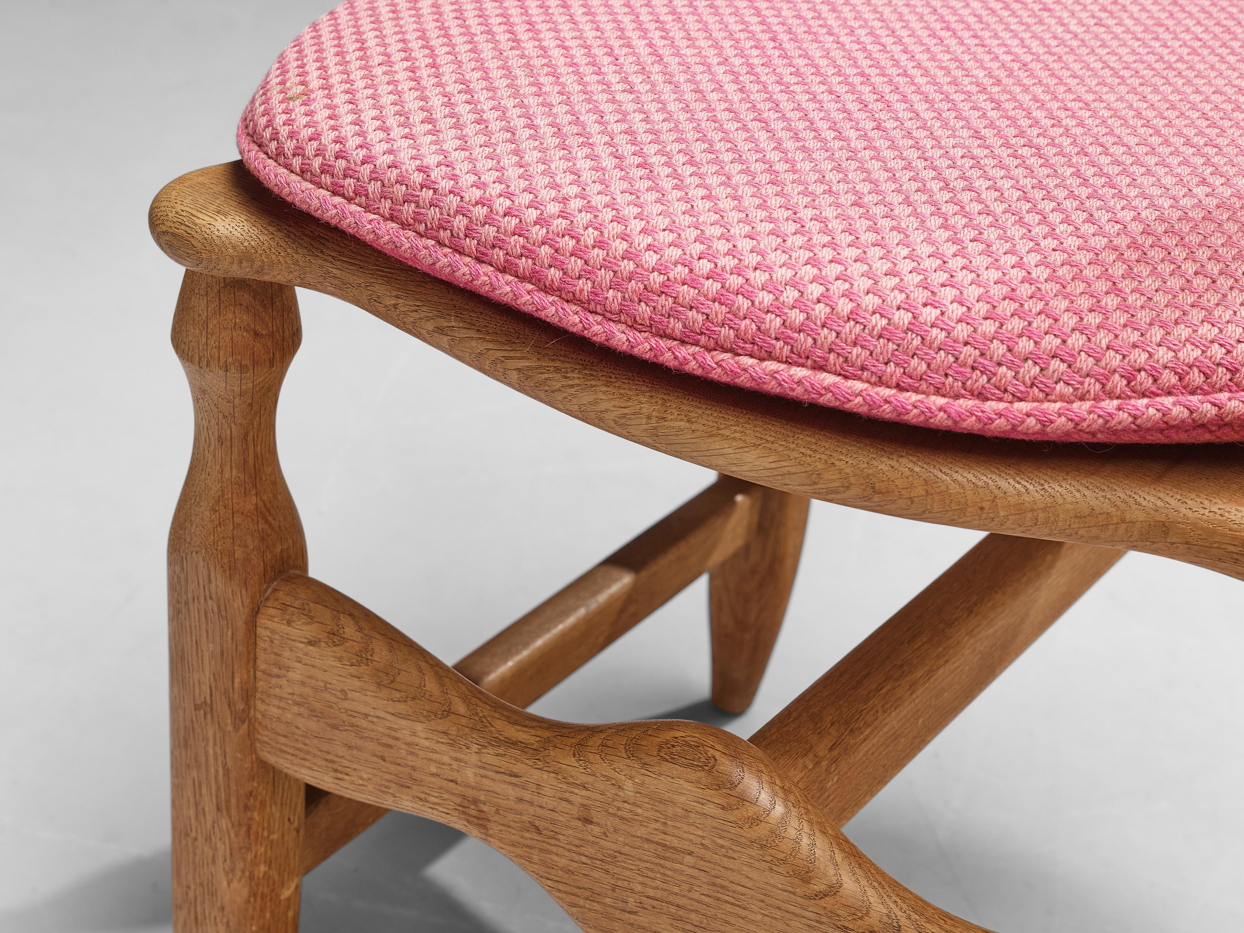 Guillerme et Chambron Pair of Dining Chairs in Oak and Pink Fabric 1