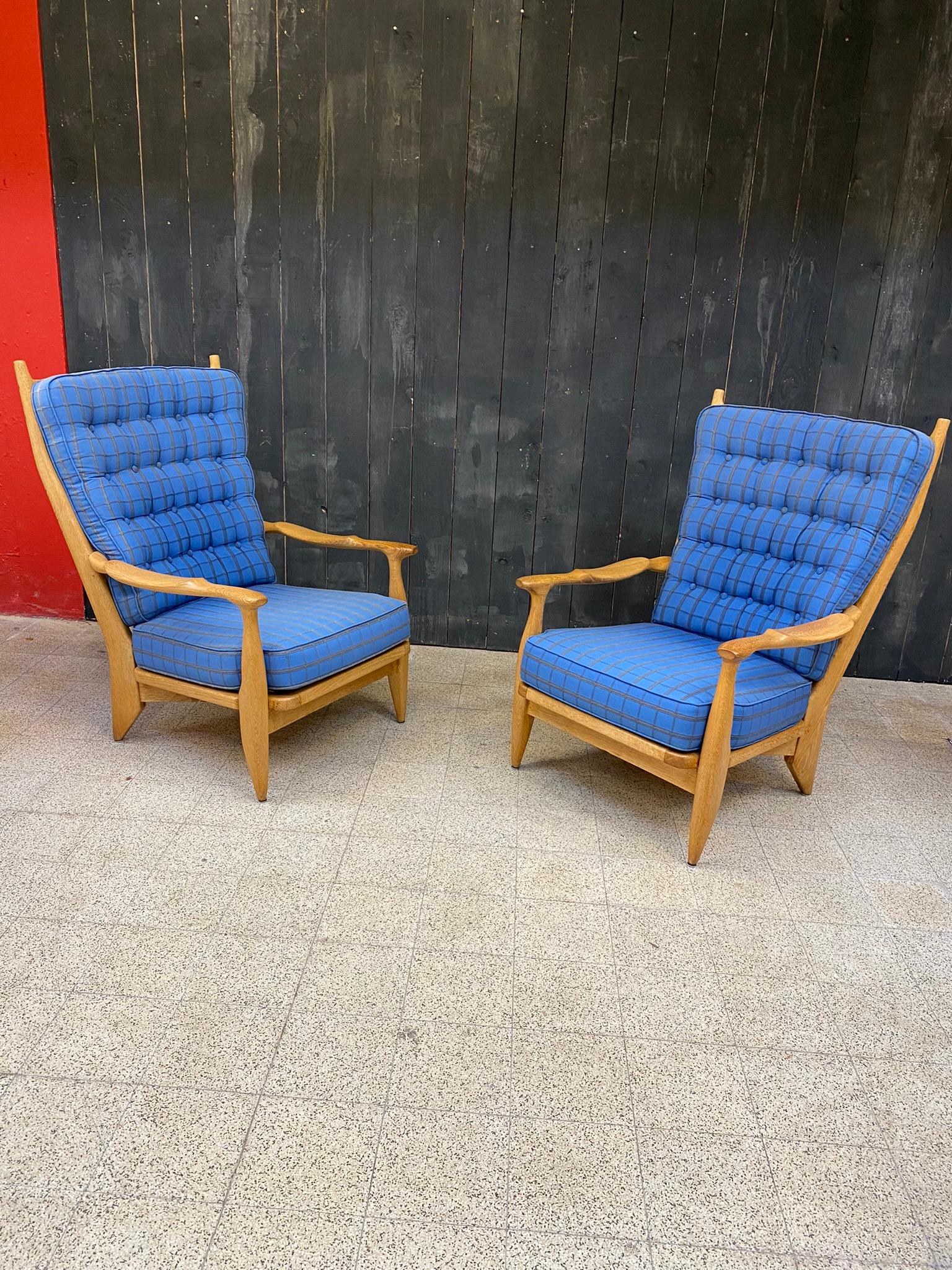 Guillerme et Chambron, pair of oak Edouard armchairs. Edition Votre Maison, 1975.
New upholsthery.