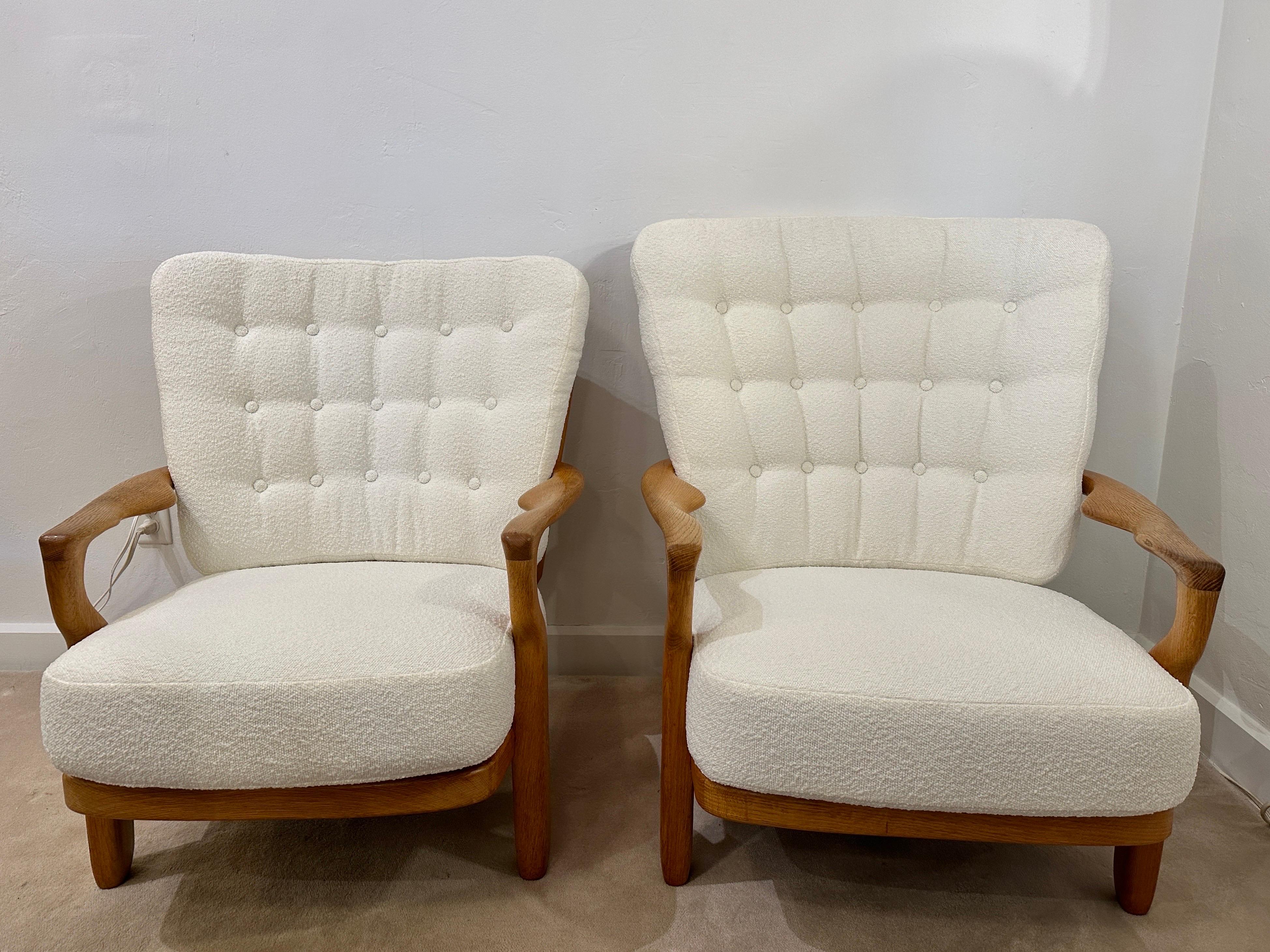 Bouclé Guillerme et Chambron Paire de fauteuils en Oak Romeo & Juliet pour Votre Maison en vente