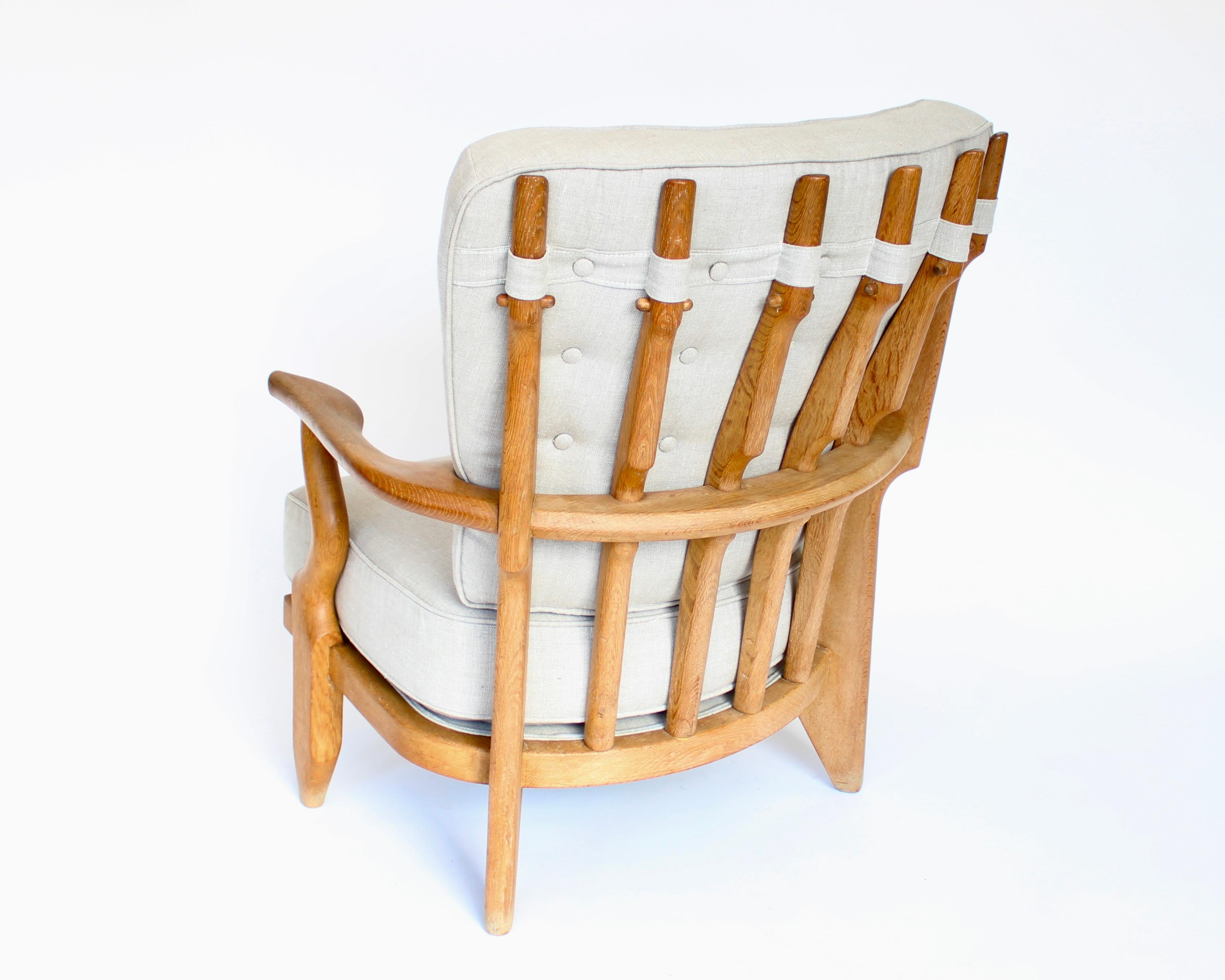 Guillerme et Chambron Petite Repos Pair of French Lounge Chairs Votre Maison en vente 3