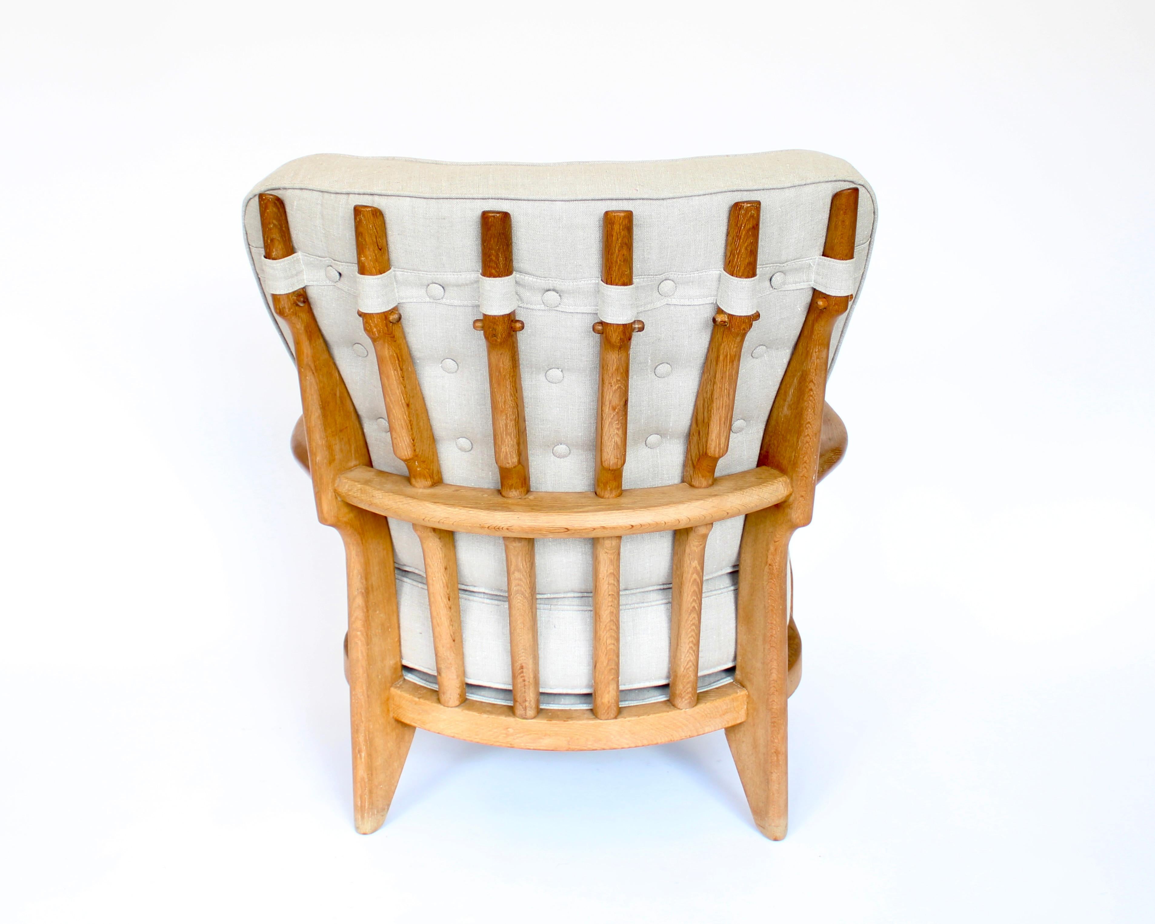 Guillerme et Chambron Petite Repos Pair of French Lounge Chairs Votre Maison en vente 4