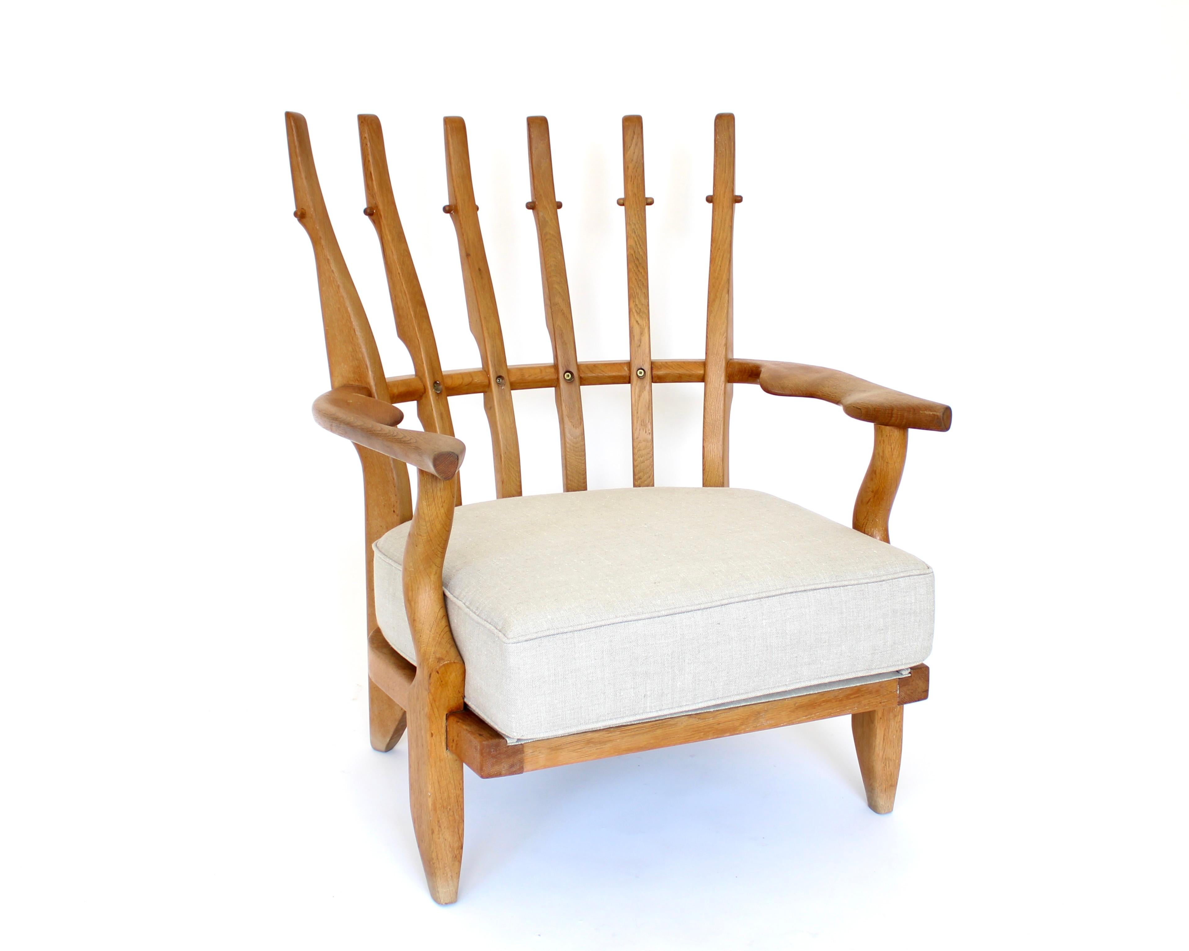 Guillerme et Chambron Petite Repos Pair of French Lounge Chairs Votre Maison en vente 8