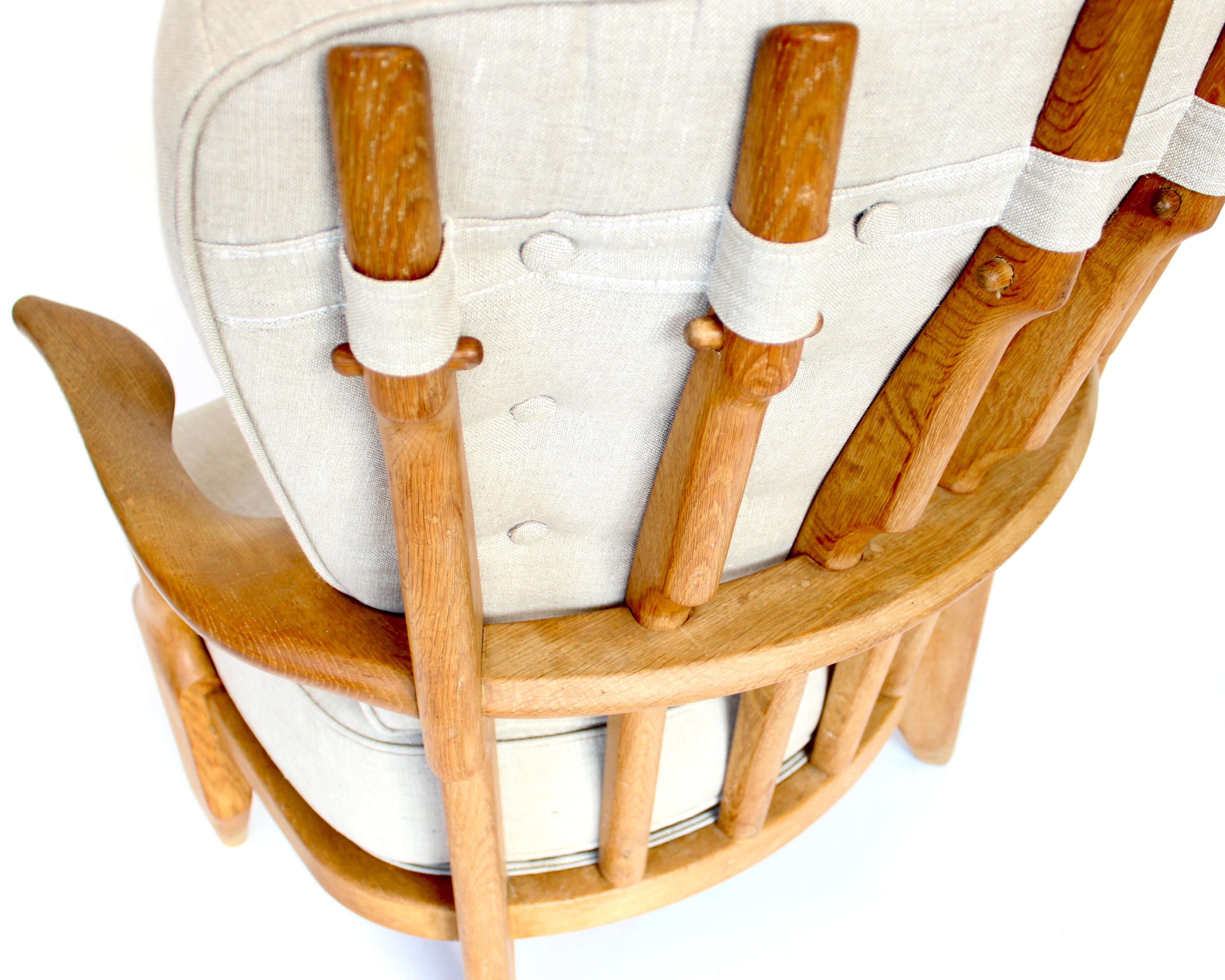 Guillerme et Chambron Petite Repos Pair of French Lounge Chairs Votre Maison en vente 9