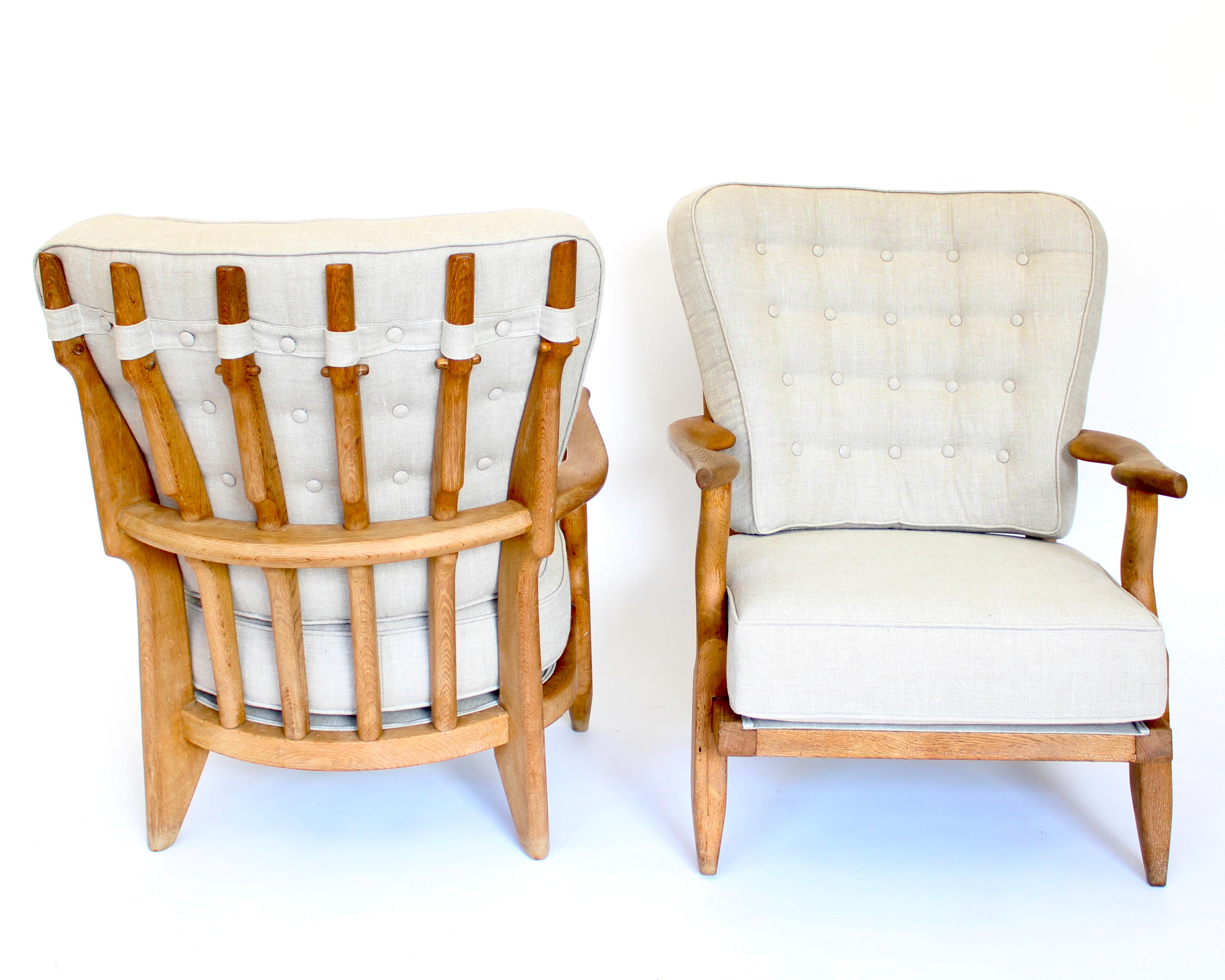 Français Guillerme et Chambron Petite Repos Pair of French Lounge Chairs Votre Maison en vente