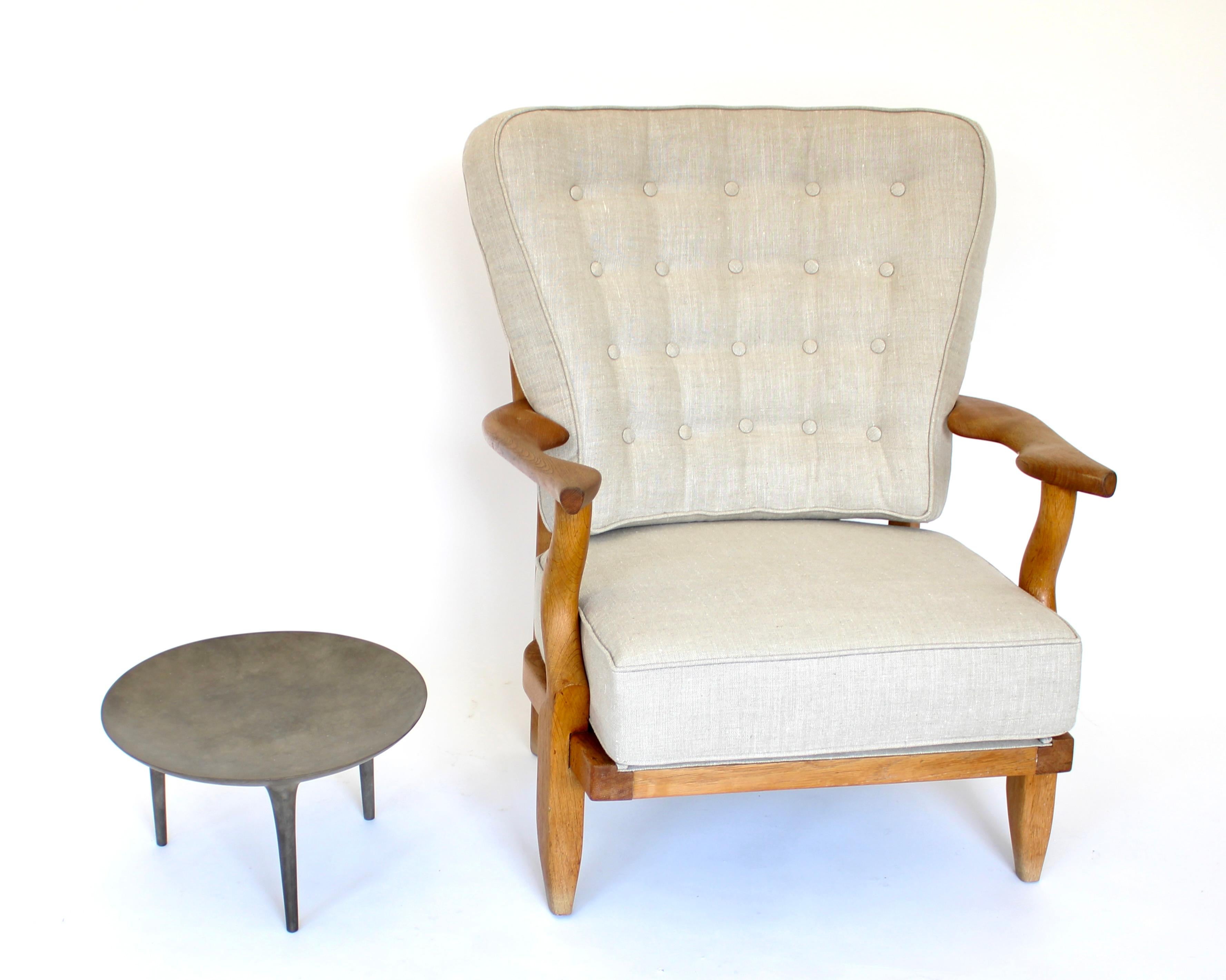 Guillerme et Chambron Petite Repos Pair of French Lounge Chairs Votre Maison Bon état - En vente à Chicago, IL