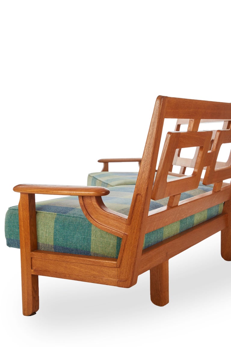 Guillerme et Chambron, Polished Oak Curved Settee, France, Mid-20th Century For Sale 3