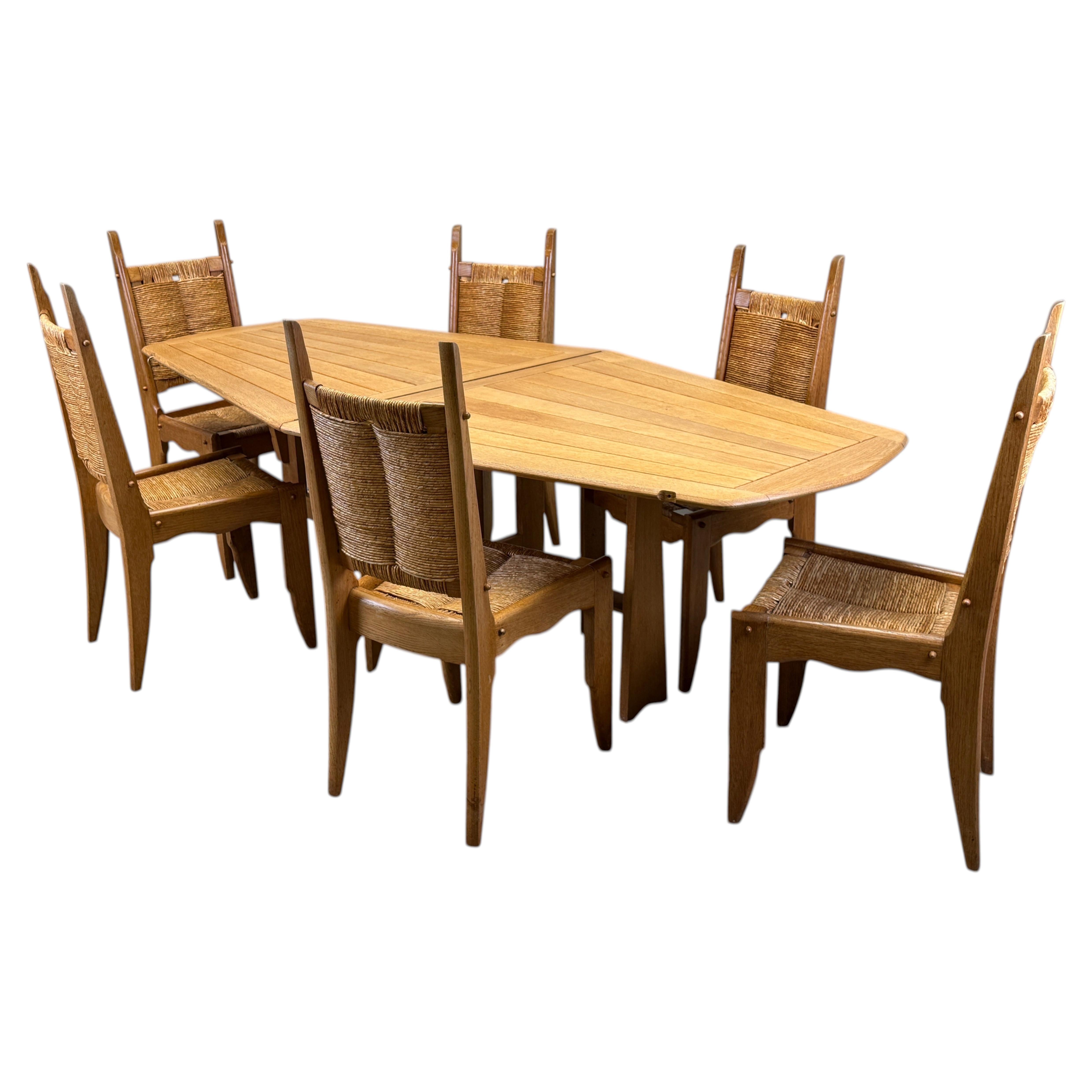 Guillerme et Chambron 'Portefeuille' Table à plateau tournant et six chaises en vente