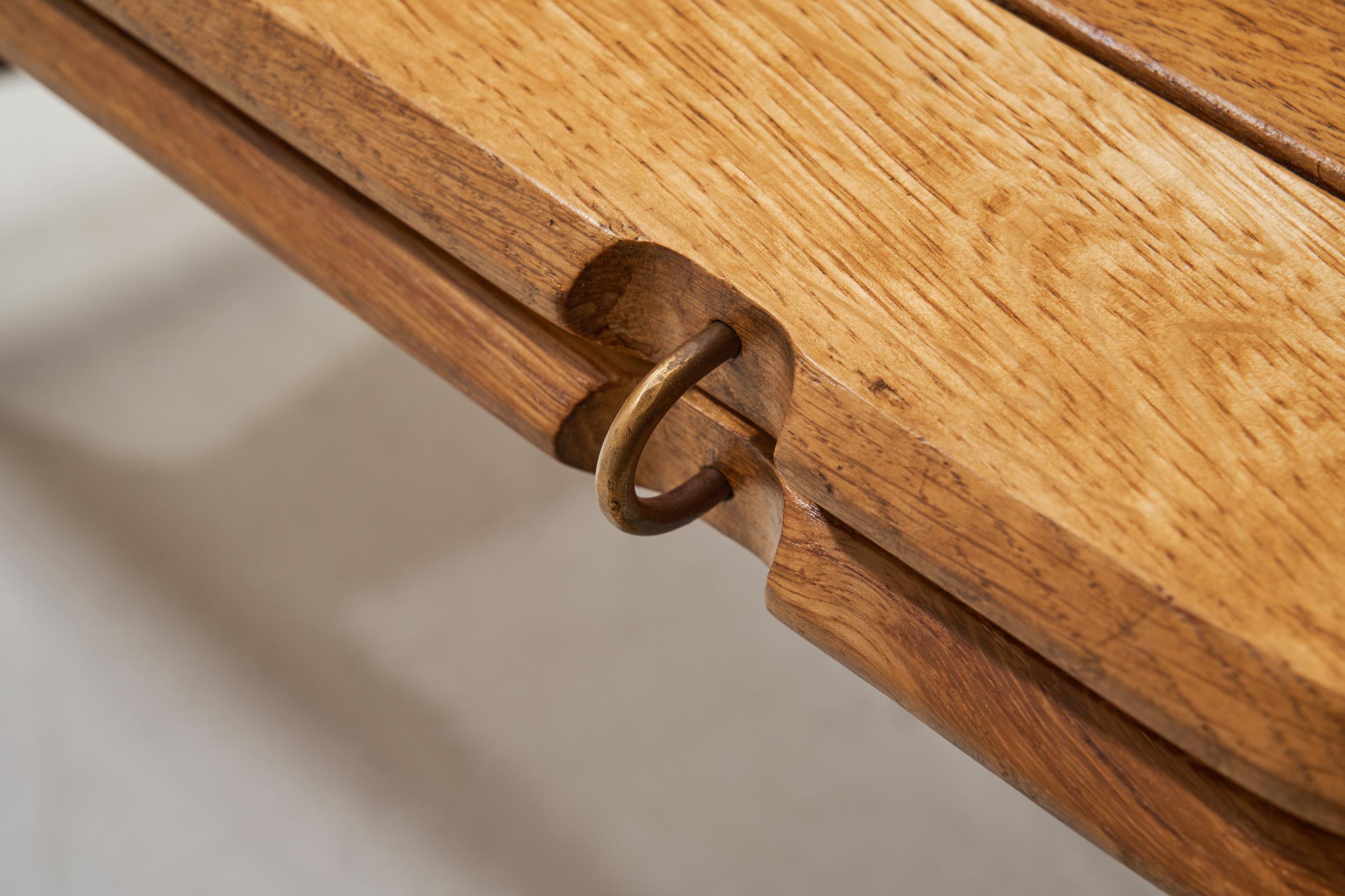 Table de salle à mangerPortefeuille en chêne Guillerme et Chambron, France vers les années 1960 en vente 7