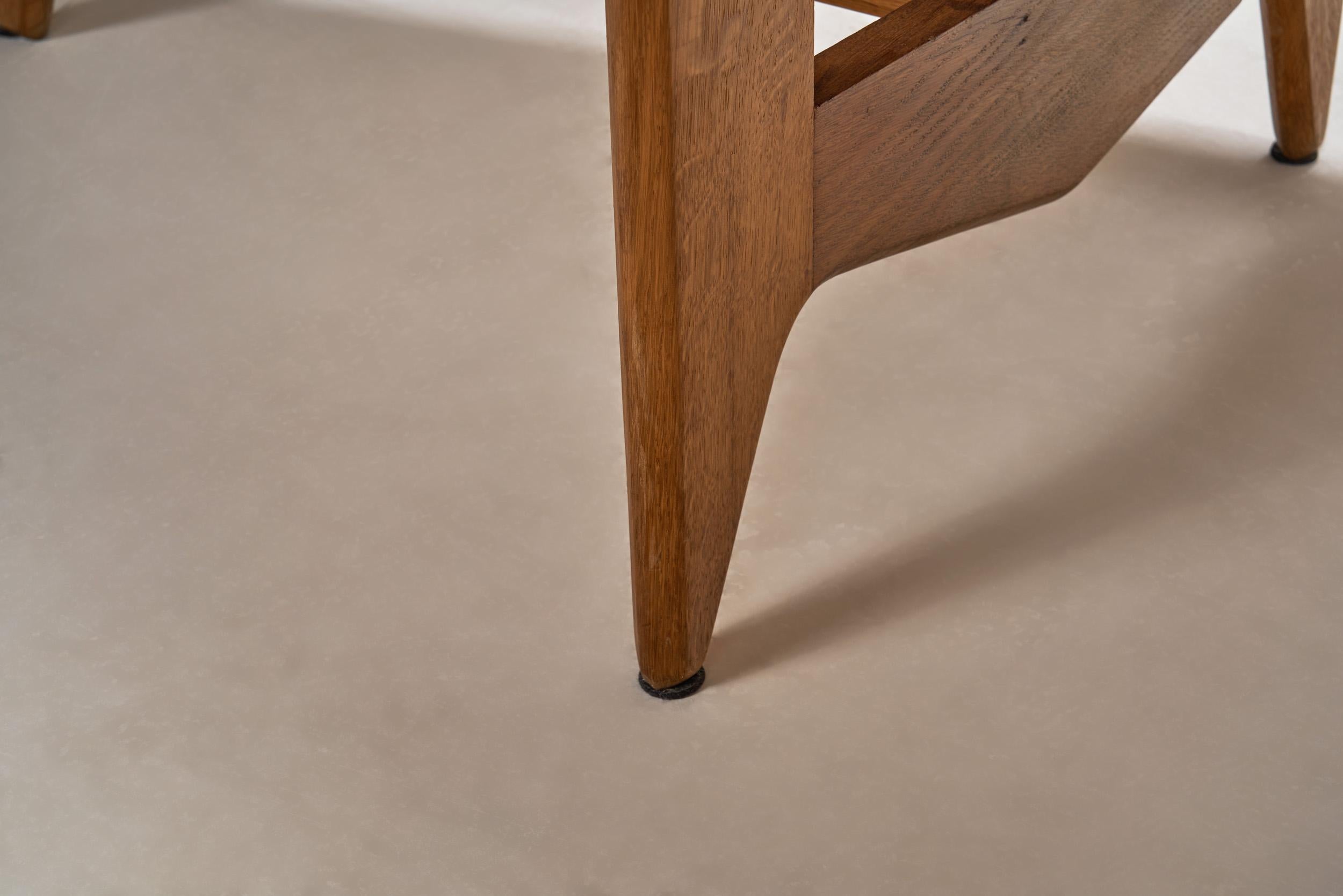 Table de salle à mangerPortefeuille en chêne Guillerme et Chambron, France vers les années 1960 en vente 10