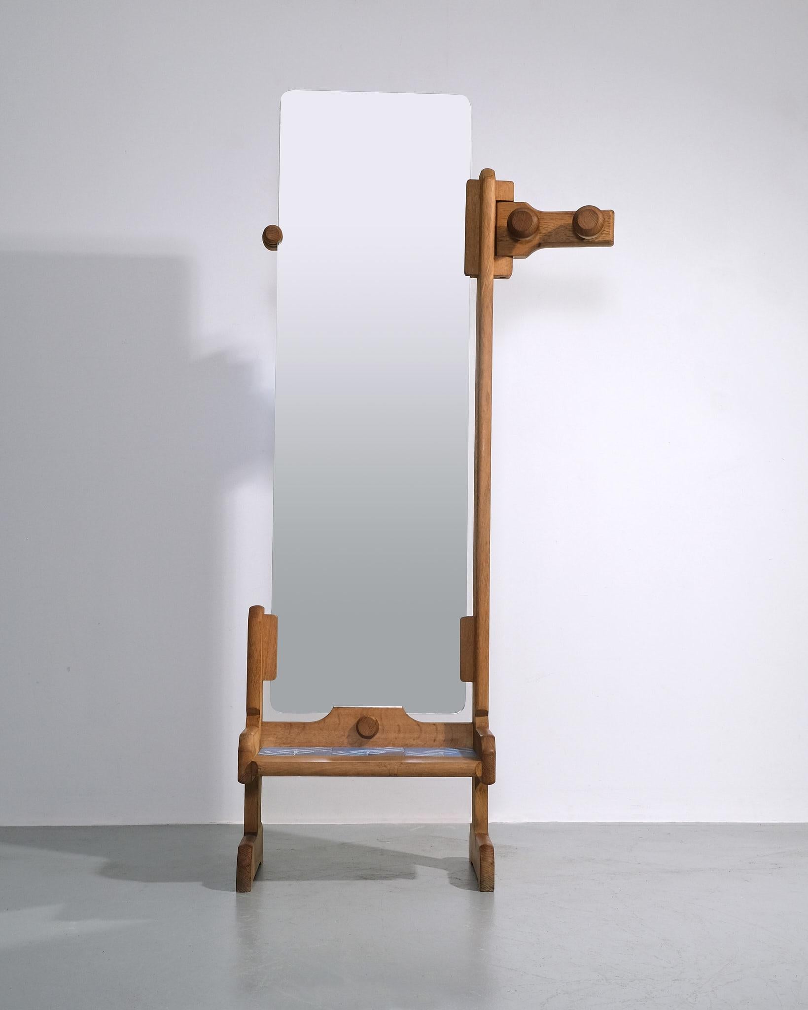 Guillerme et Chambron 'Psyche' Miroir sur pied avec étagère en céramique Bon état - En vente à London, GB