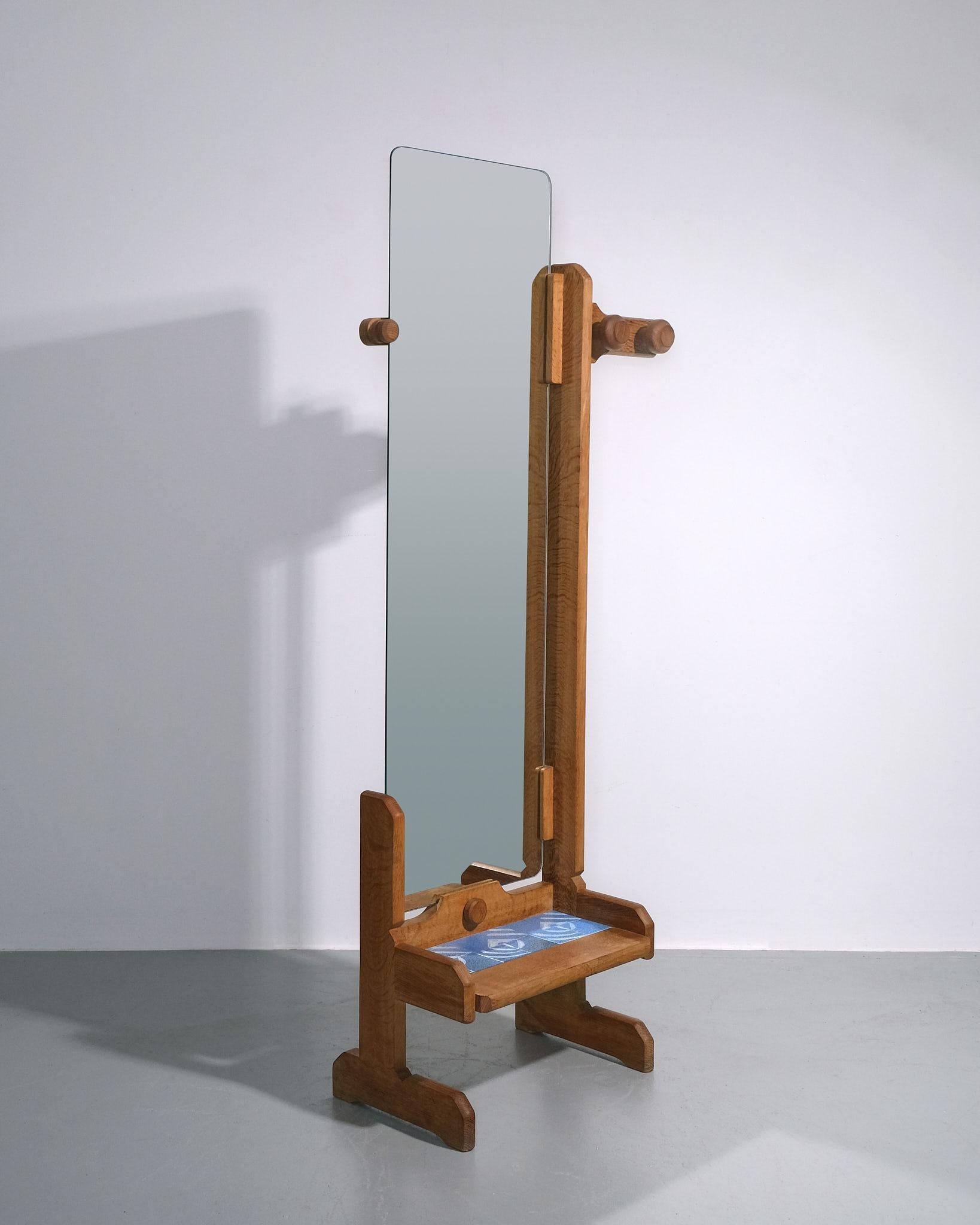 Fin du 20e siècle Guillerme et Chambron 'Psyche' Miroir sur pied avec étagère en céramique en vente
