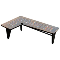 Guillerme et Chambron, Rare table basse en chêne et céramique, vers 1950-1960