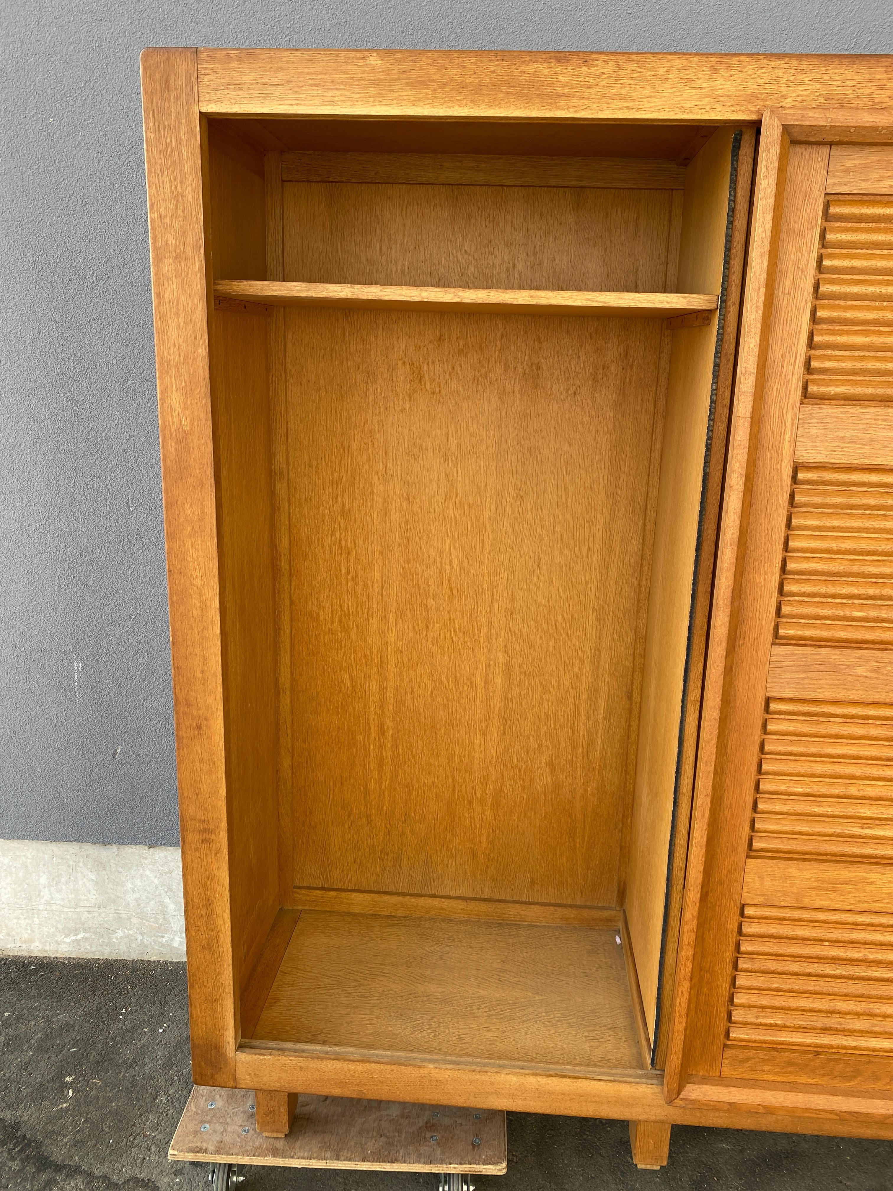 Guillerme et Chambron, rare armoire en chêne de « style japonais », vers 1970 en vente 5