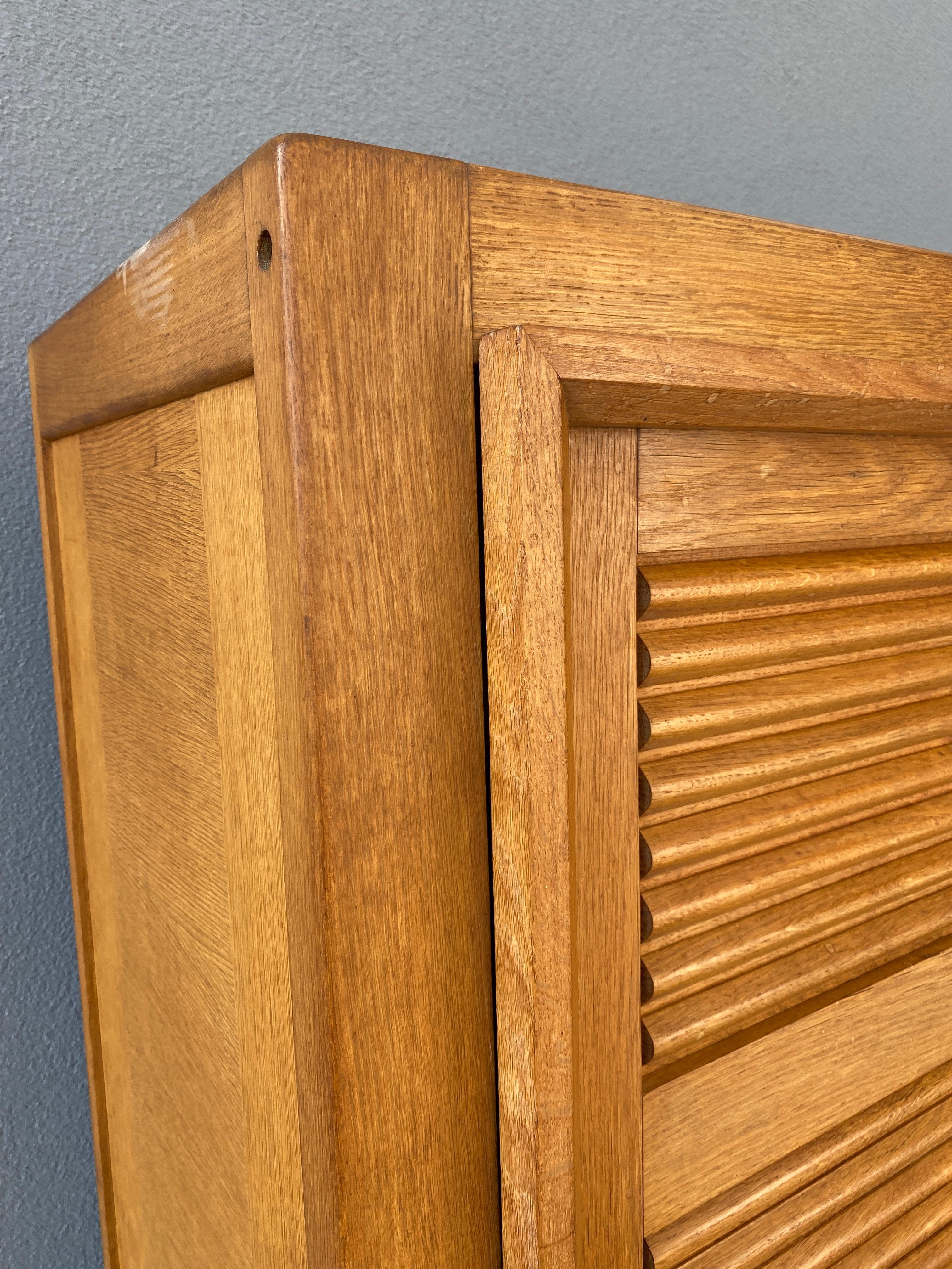 Guillerme et Chambron, rare armoire en chêne de « style japonais », vers 1970 Bon état - En vente à Saint-Ouen, FR