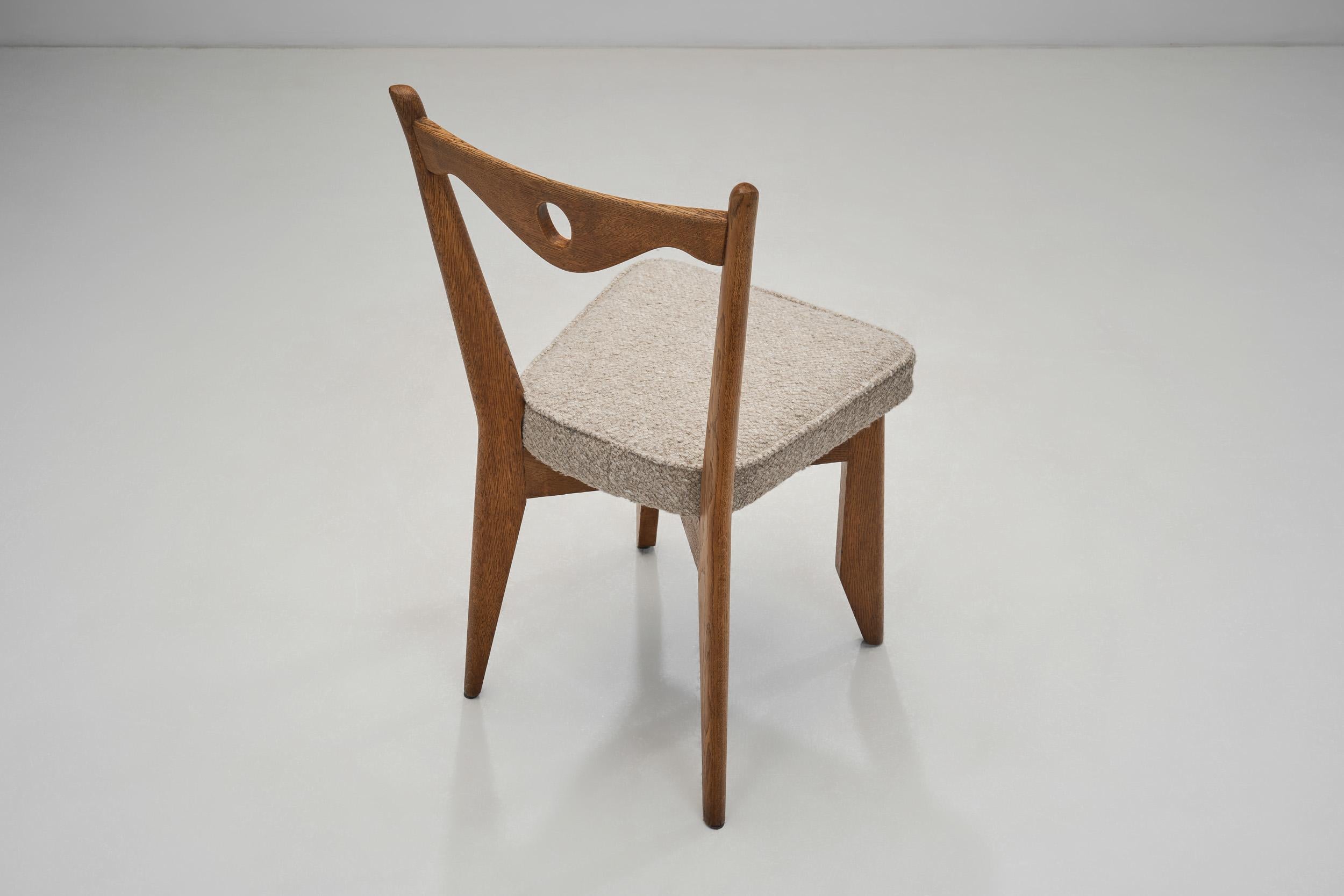 Guillerme et Chambron Seltener Satz von Eichenstühlen mit Sitzflächen aus Bouclé, Frankreich 1960er Jahre im Zustand „Gut“ im Angebot in Utrecht, NL