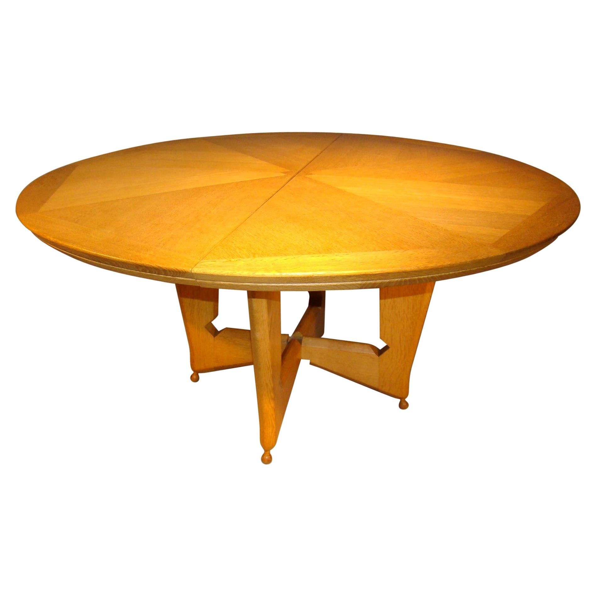 Guillerme et Chambron, rare modèle de table « Victorine » en chêne, vers 1960 en vente