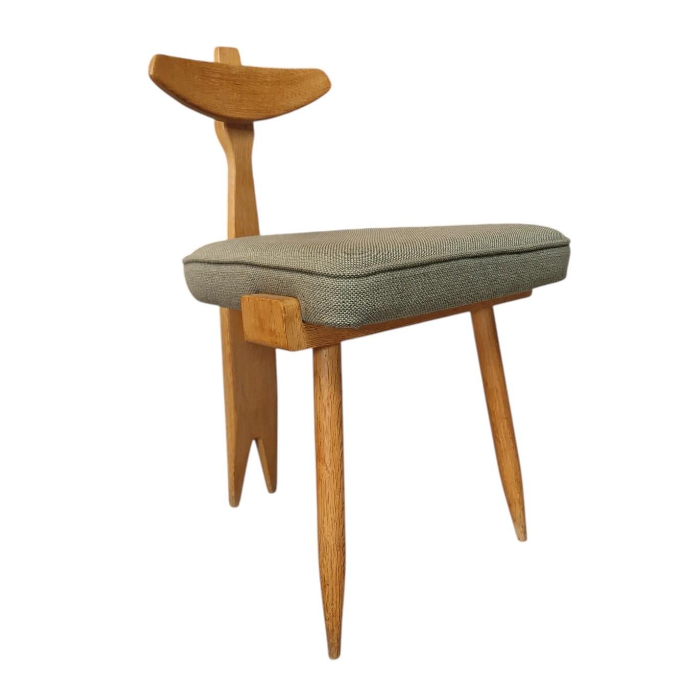 Guillerme et Chambron, silla auxiliar trípode Edition Votre Maison, 1970

 Votre Maison : un estilo, un concepto, una mentalidad.
  La historia de Votre Maison comienza en 1940 en Prusia, cerca del lago Mazaurien. Un stalag, un campamento de