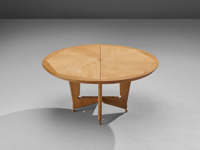 Guillerme et Chambron for Votre Maison, table, model 'Victorine', oak, France, 1960s.

This unique dining table shows great craftsmanship and a strong appearance, that clearly characterizes the work of Guillerme & Chambron. Named 'Victorine', this
