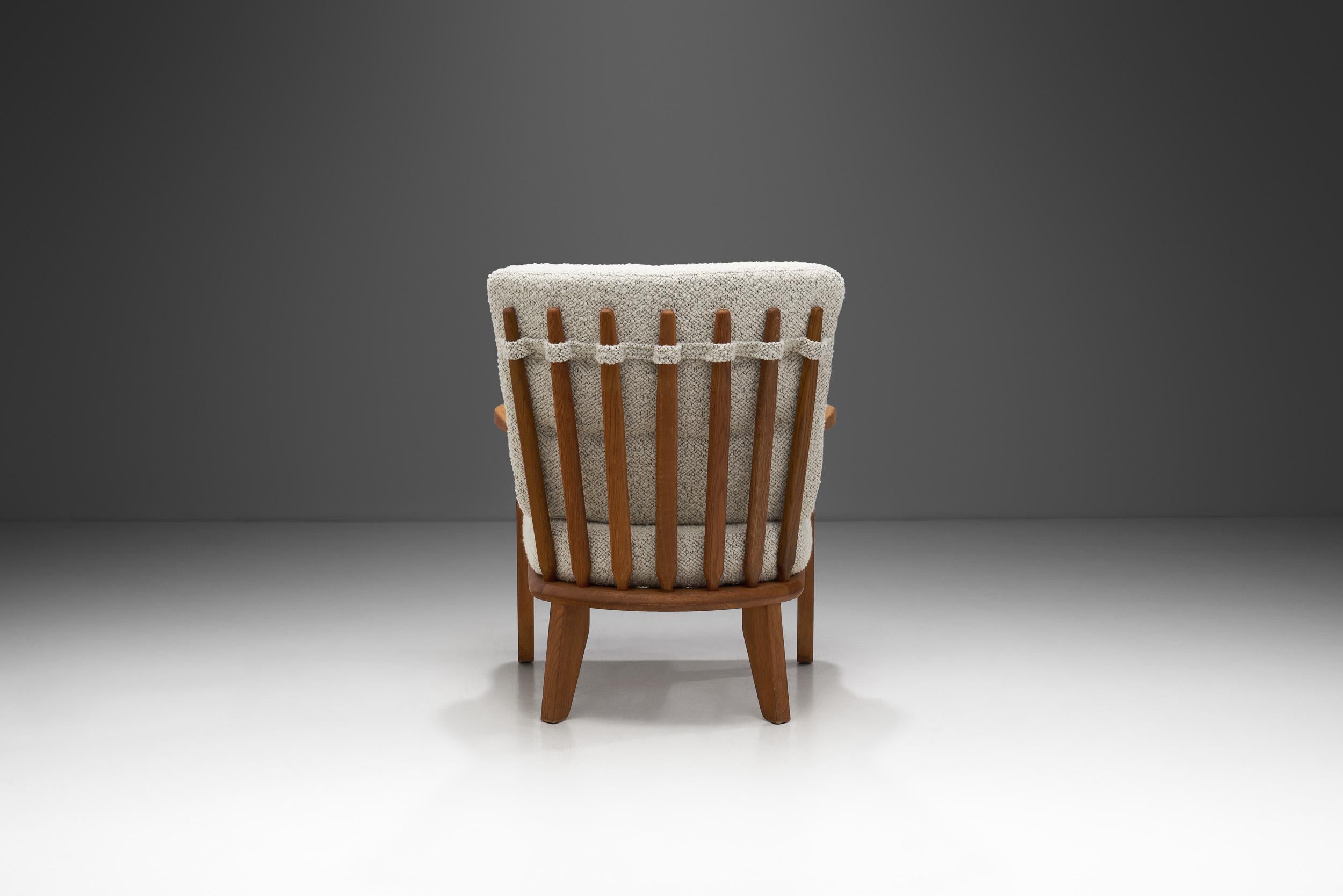 Guillerme et Chambron Sculpted Oak Lounge Chair for Votre Maison, France 1950s In Good Condition In Utrecht, NL