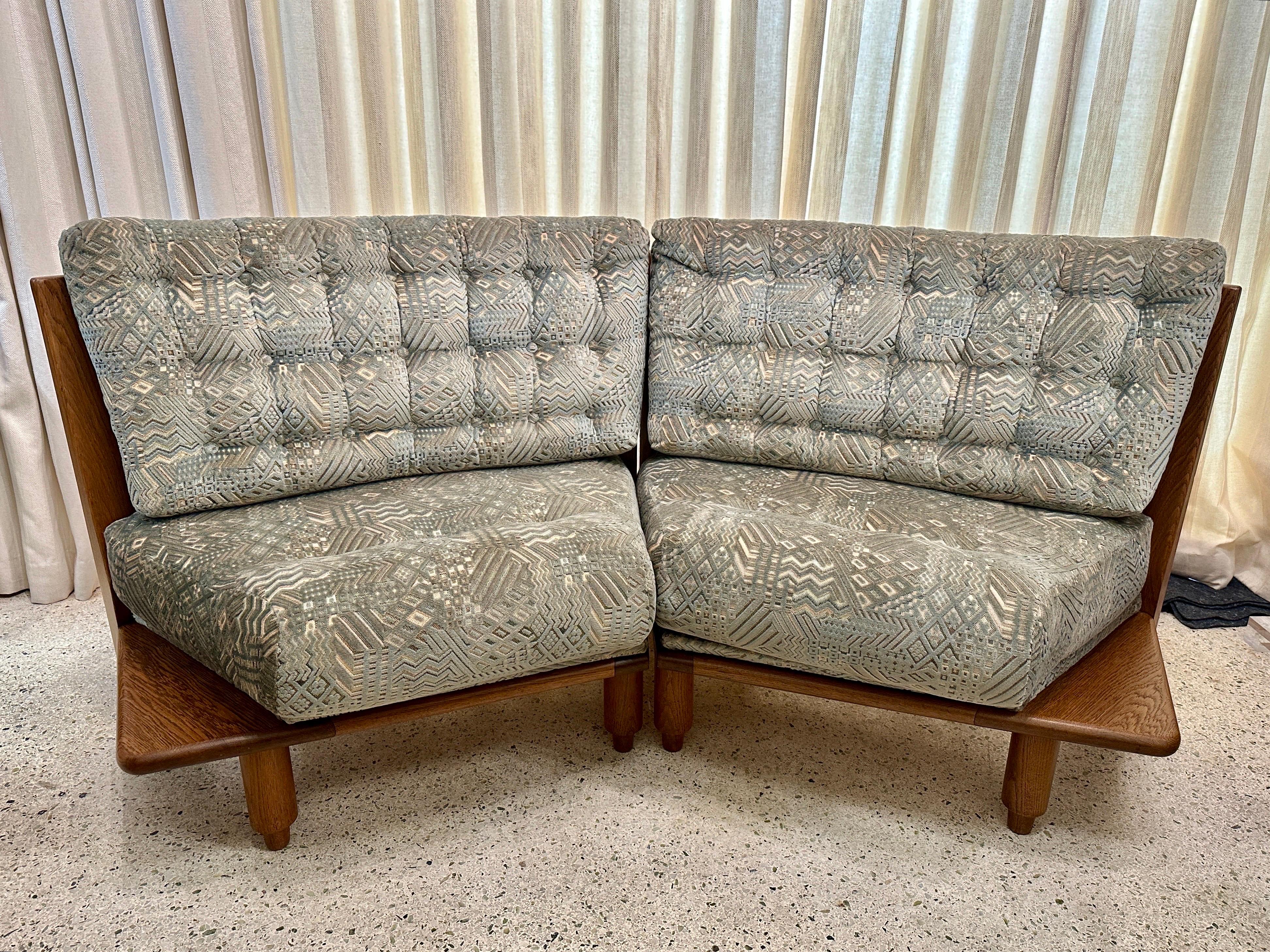 Guillerme et Chambron Sculpted Oak Two-Seater Sofa for Votre Maison, France 1960 For Sale 4