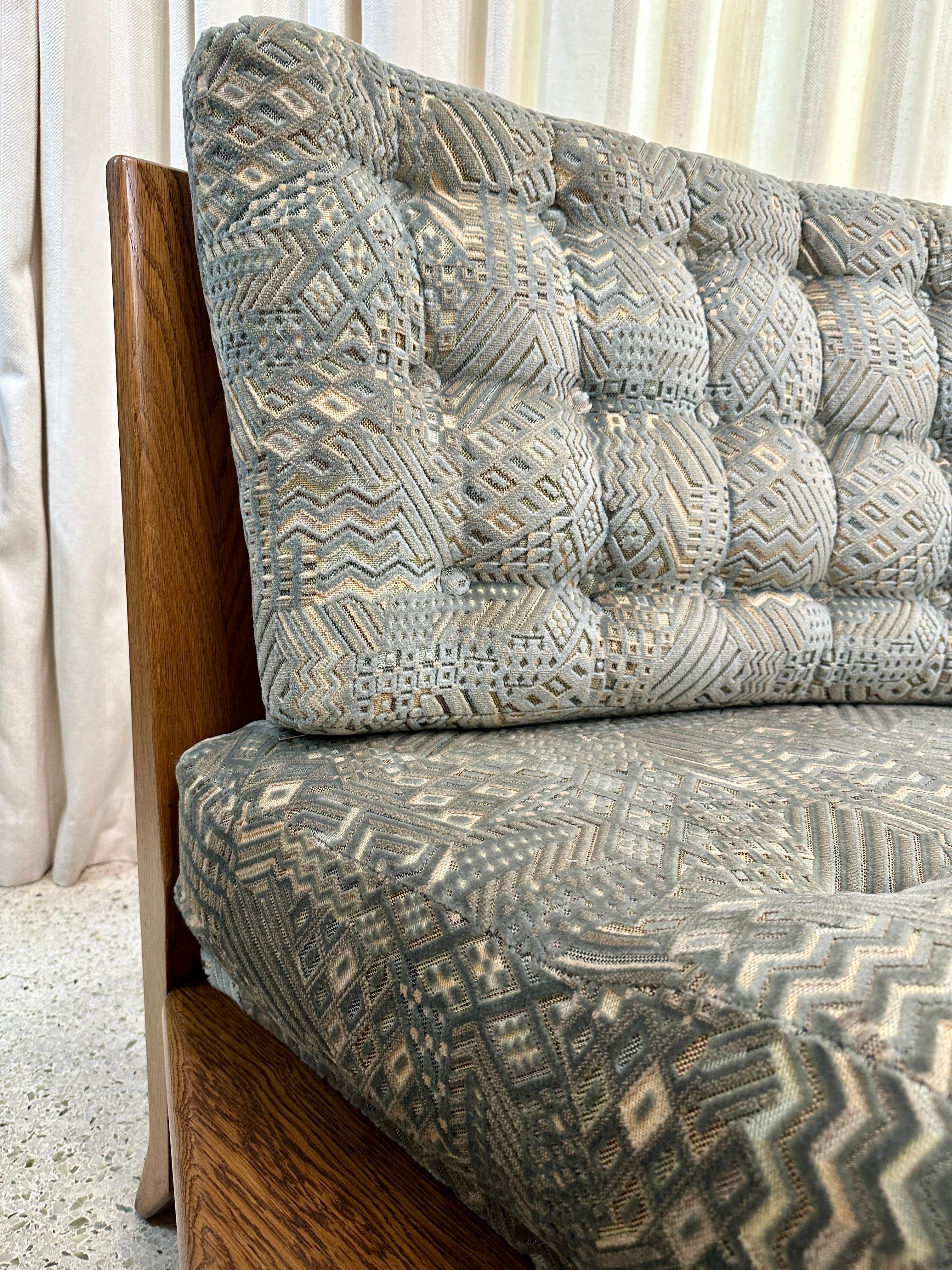 Zweisitziges Sofa aus geformter Eiche von Guillerme et Chambron für Votre Maison, Frankreich 1960 im Angebot 5