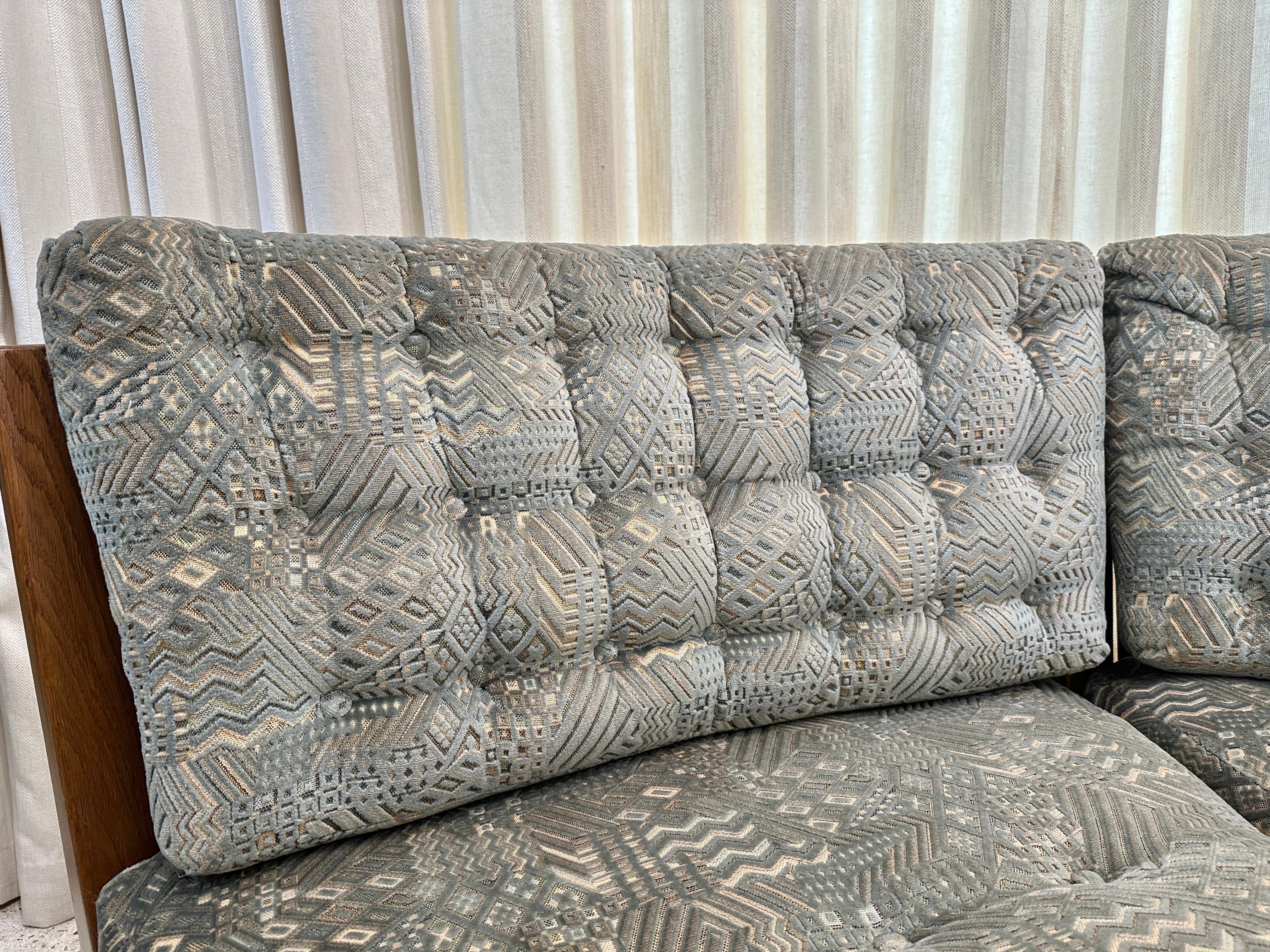Zweisitziges Sofa aus geformter Eiche von Guillerme et Chambron für Votre Maison, Frankreich 1960 im Angebot 6
