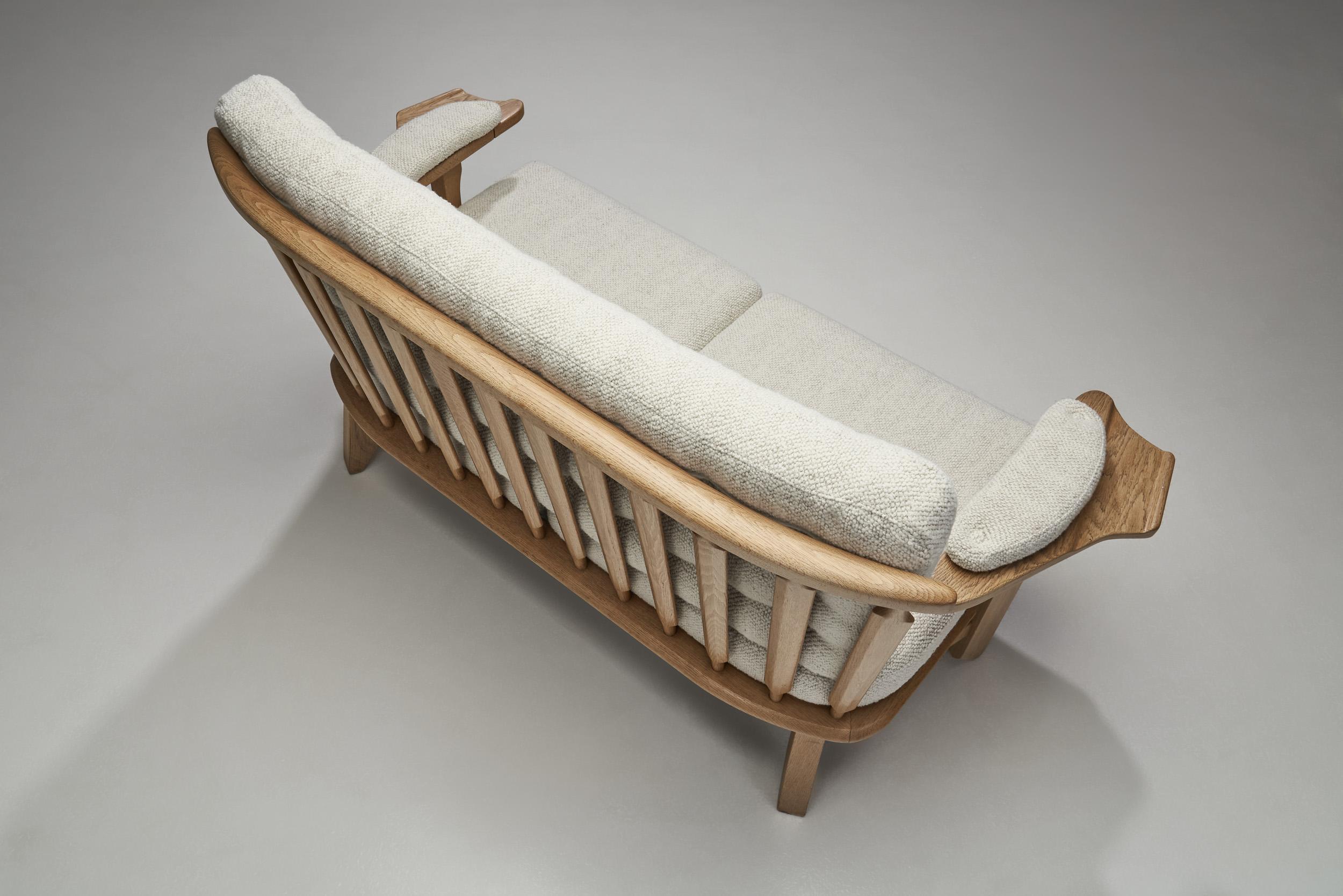 Guillerme et Chambron: Zweisitziges Sofa aus geformter Eiche für Votre Maison, Frankreich 1960 im Angebot 9