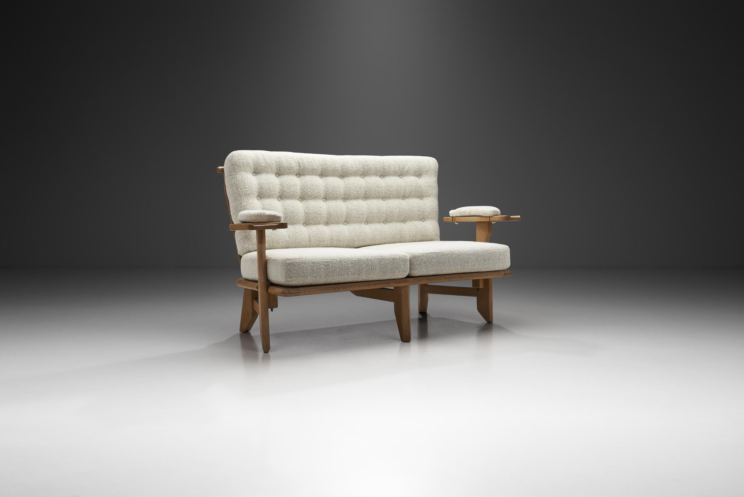 Dieses Eichenholzsofa 