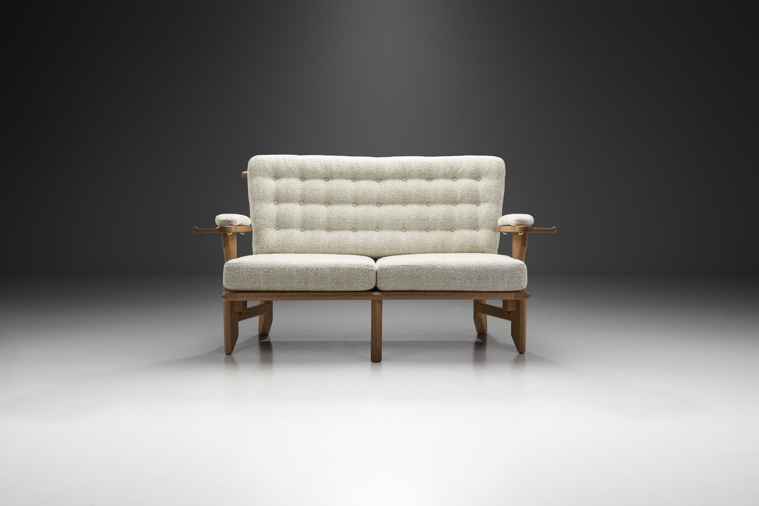 Guillerme et Chambron: Zweisitziges Sofa aus geformter Eiche für Votre Maison, Frankreich 1960 (Moderne der Mitte des Jahrhunderts) im Angebot