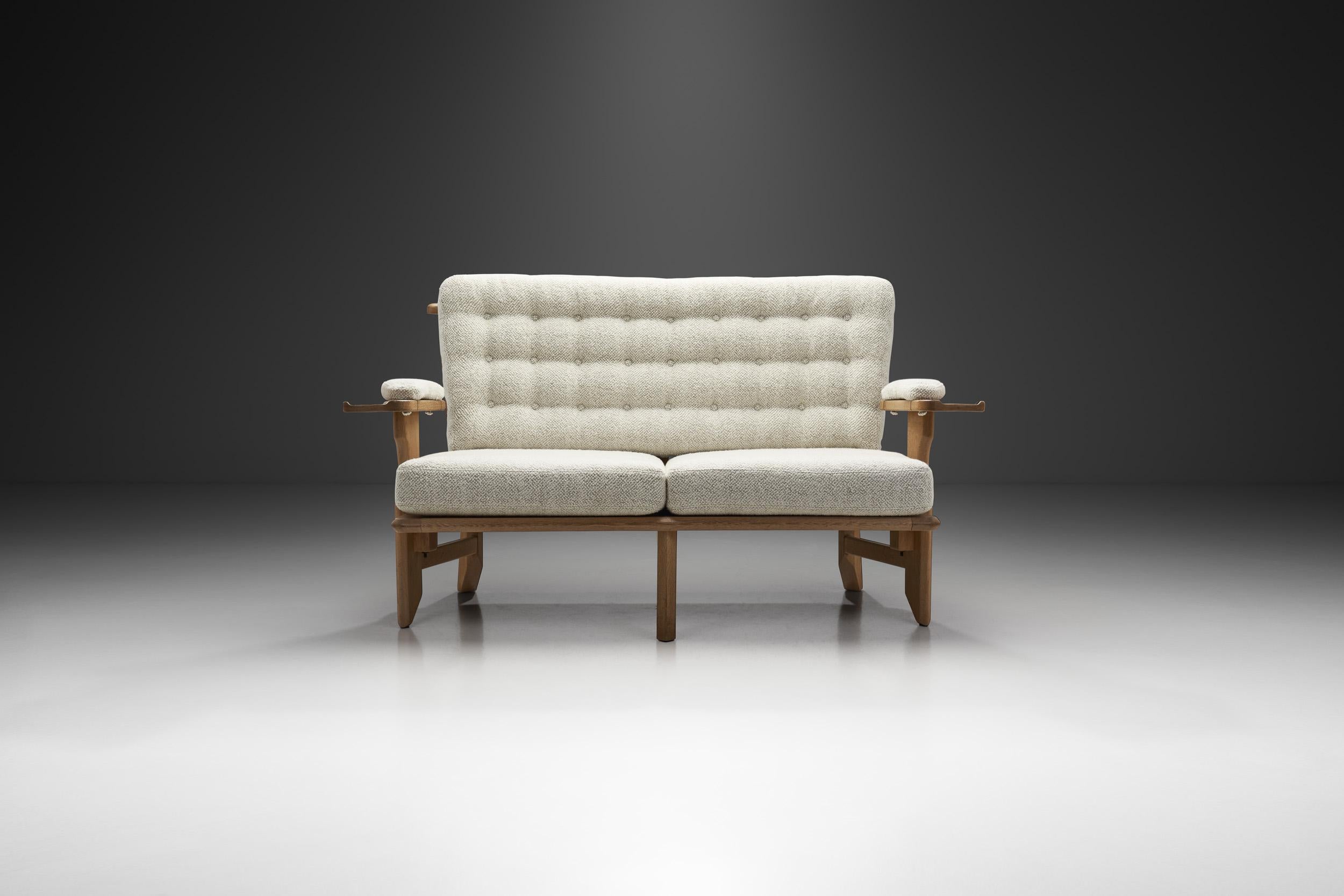 Mid-Century Modern Guillerme et Chambron Sculpted Oak Two-Seater Sofa for Votre Maison, France 1960 For Sale