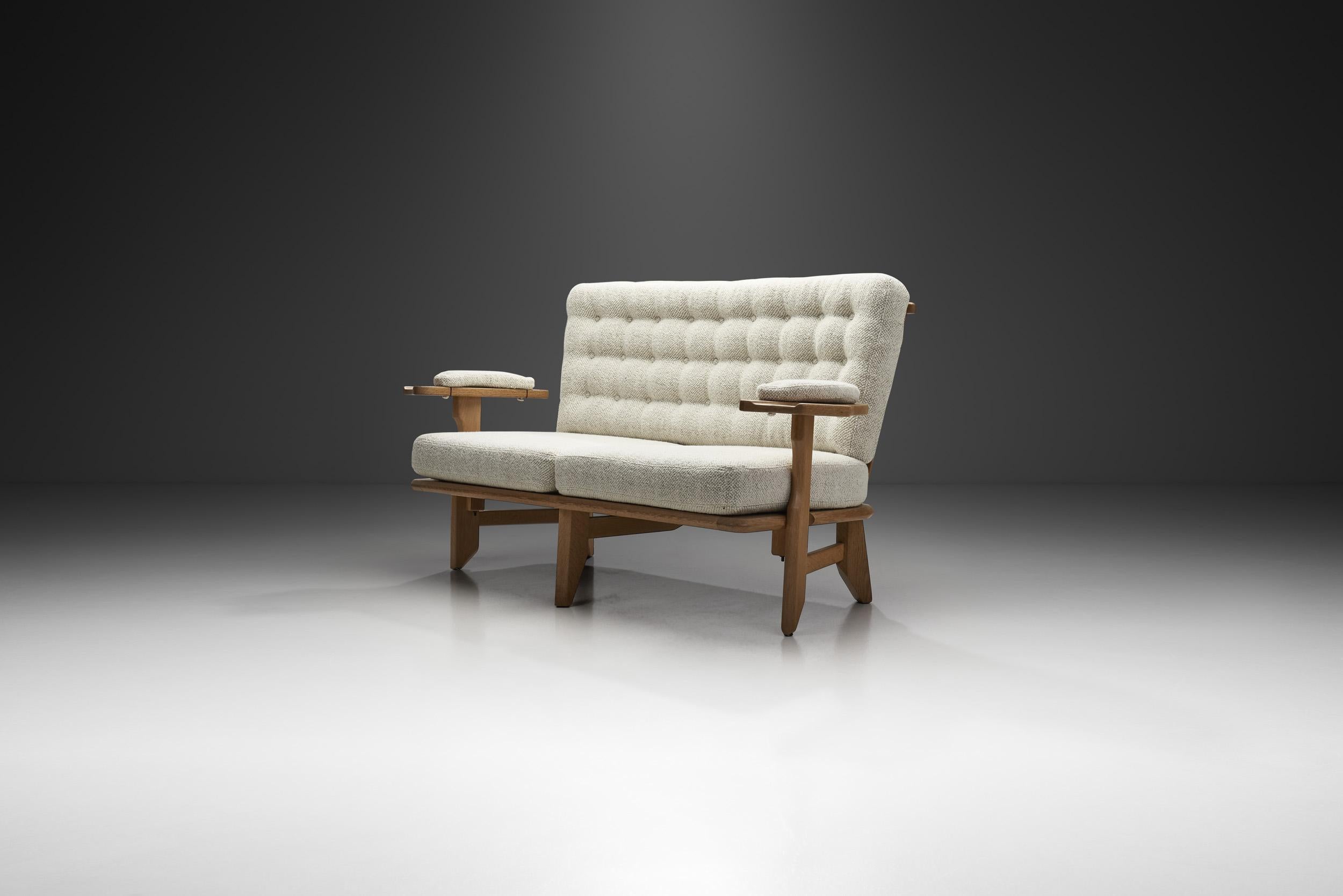 French Guillerme et Chambron Sculpted Oak Two-Seater Sofa for Votre Maison, France 1960 For Sale