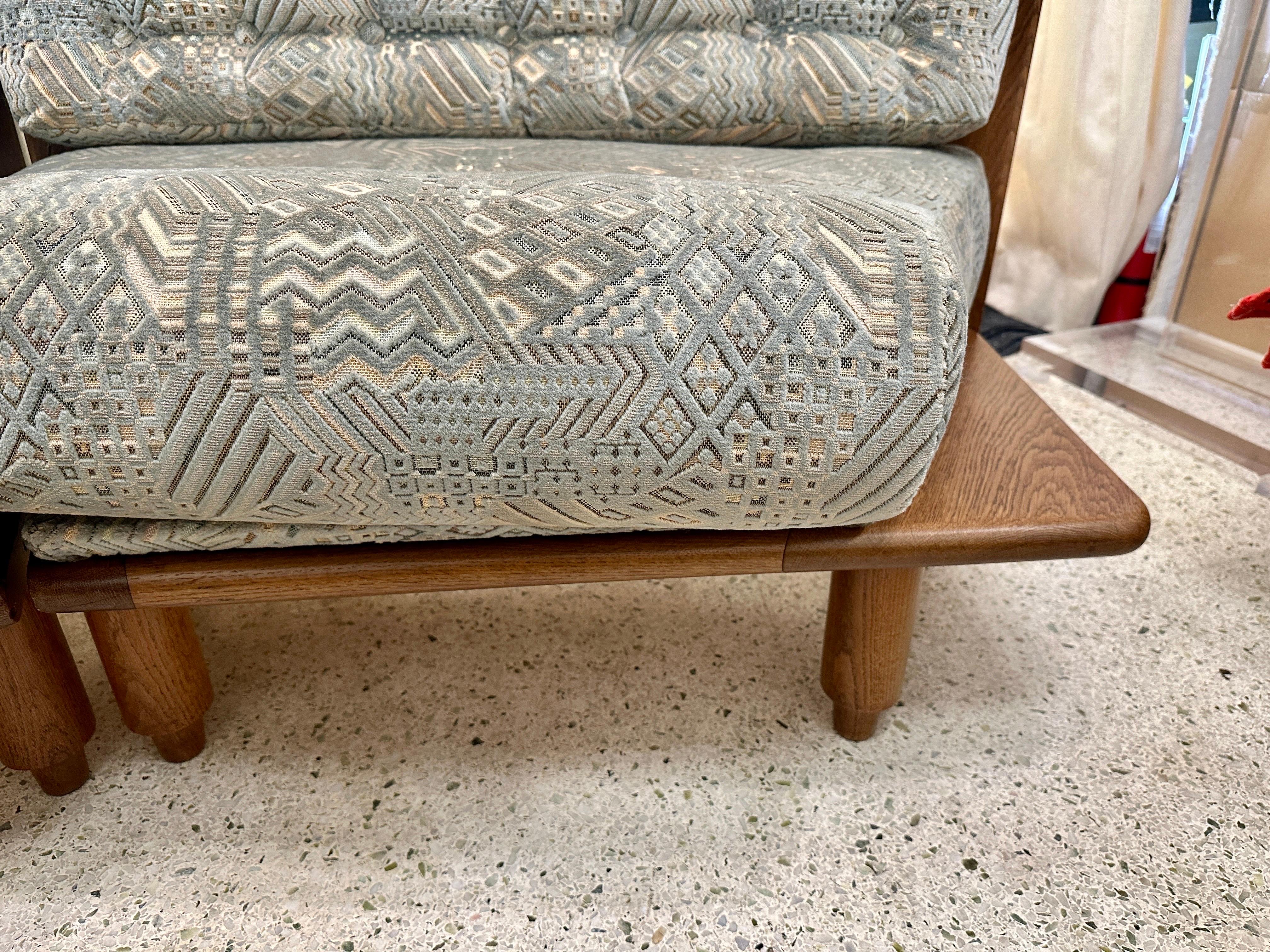 Zweisitziges Sofa aus geformter Eiche von Guillerme et Chambron für Votre Maison, Frankreich 1960 im Zustand „Gut“ im Angebot in East Hampton, NY