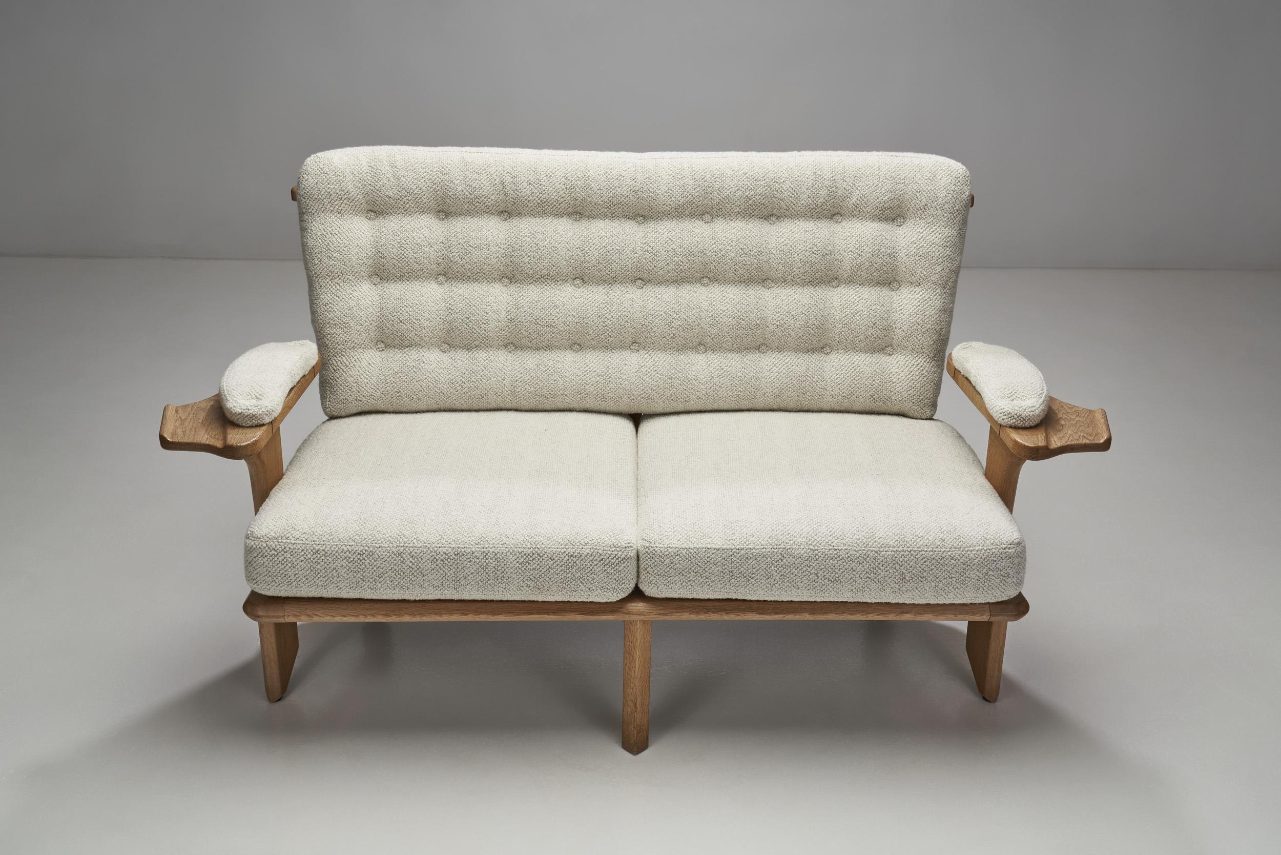 20th Century Guillerme et Chambron Sculpted Oak Two-Seater Sofa for Votre Maison, France 1960 For Sale