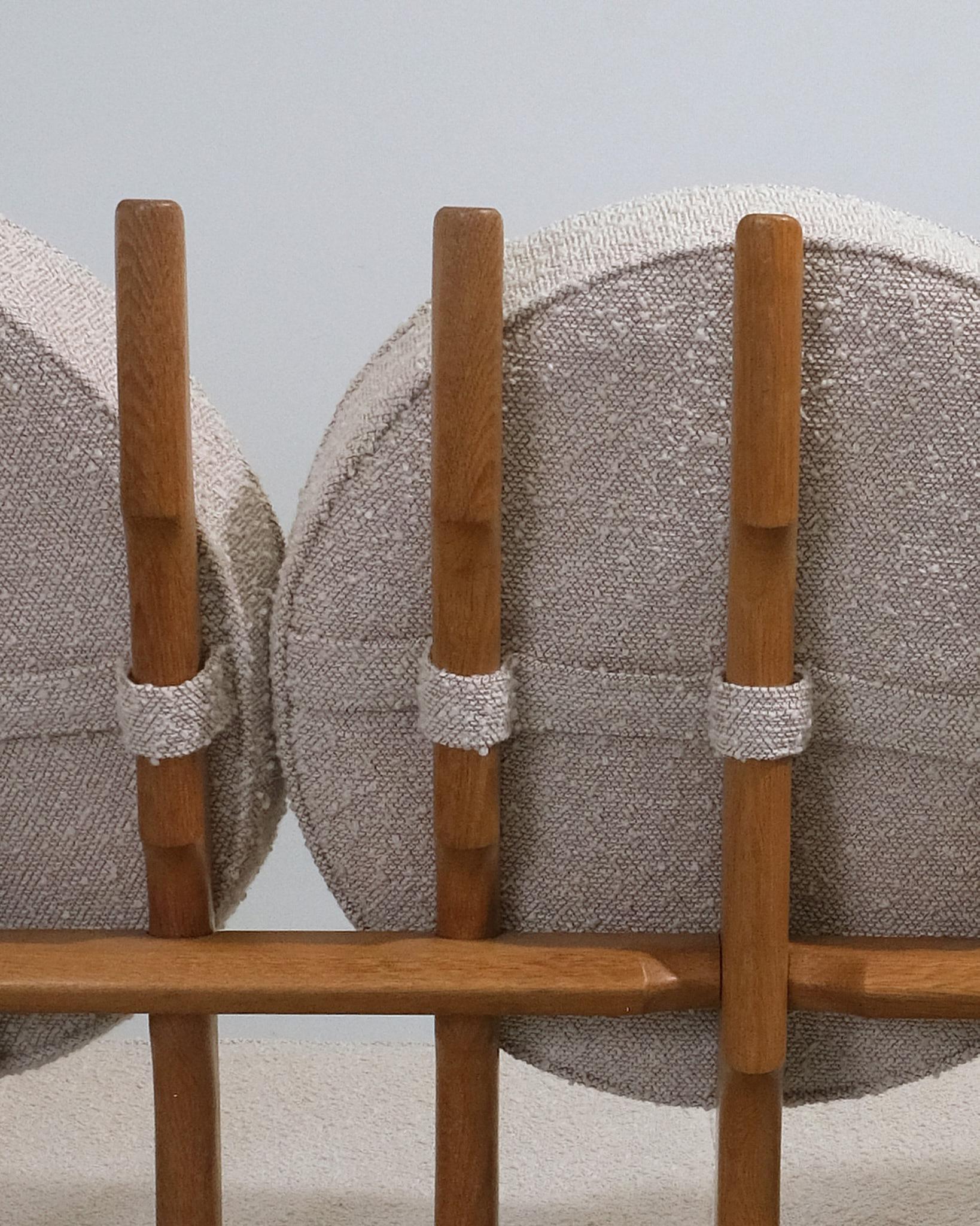 Français Guillerme et Chambron Sculptural Sofa upholstered in Tibor 'Brecon' fabric en vente