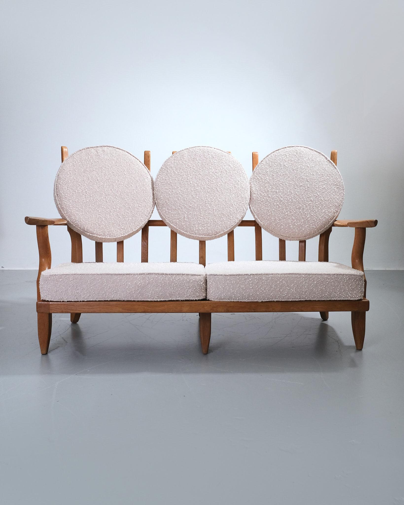 Guillerme et Chambron Sculptural Sofa upholstered in Tibor 'Brecon' fabric Bon état - En vente à London, GB