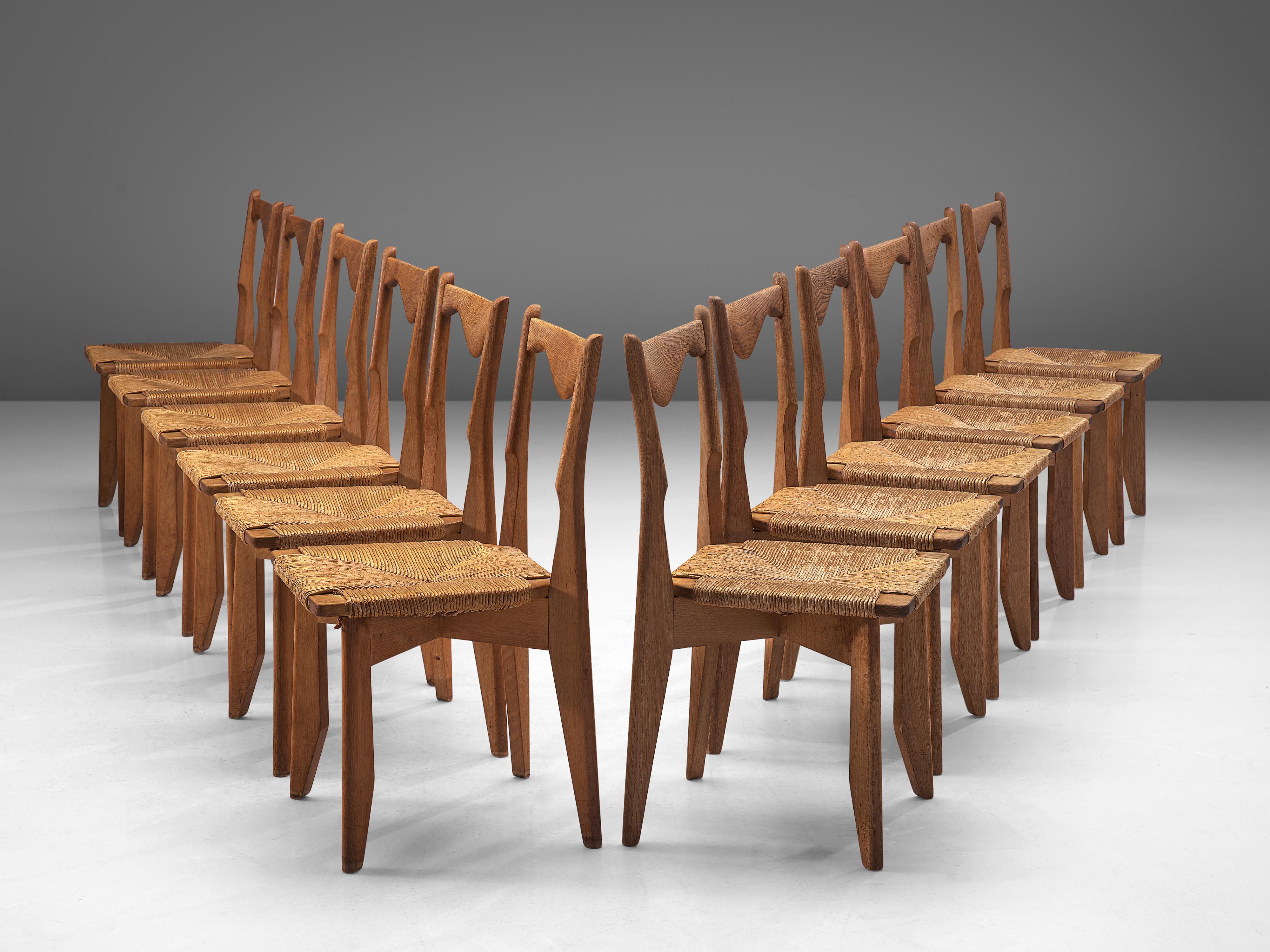 Guillerme & Chambron for Votre Maison, set of 10 dining chairs, oak, straw, France, 1960s

Set of 10 elegant dining chairs in solid oak by Guillerme and Chambron. These chairs show the characteristic frame of this French designer duo. Tapered legs
